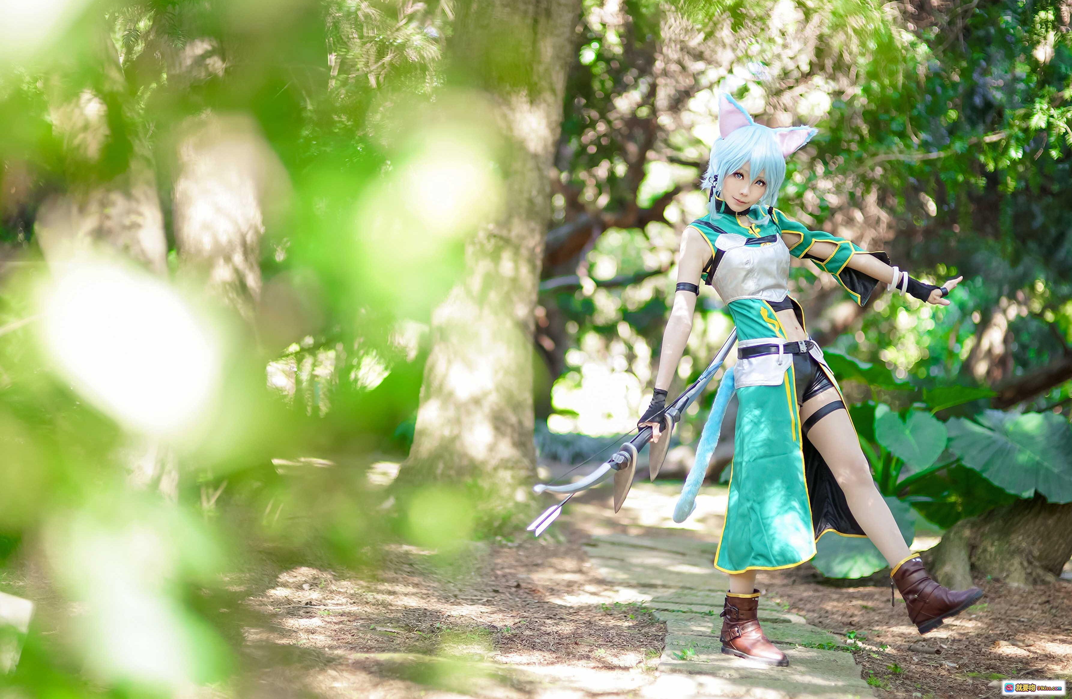 图片[3] - ElyEE子NO.013蓝发猫耳Cosplay户外写真 绿白战衣黑短裤造型精致自然光拍摄 - 就要吻