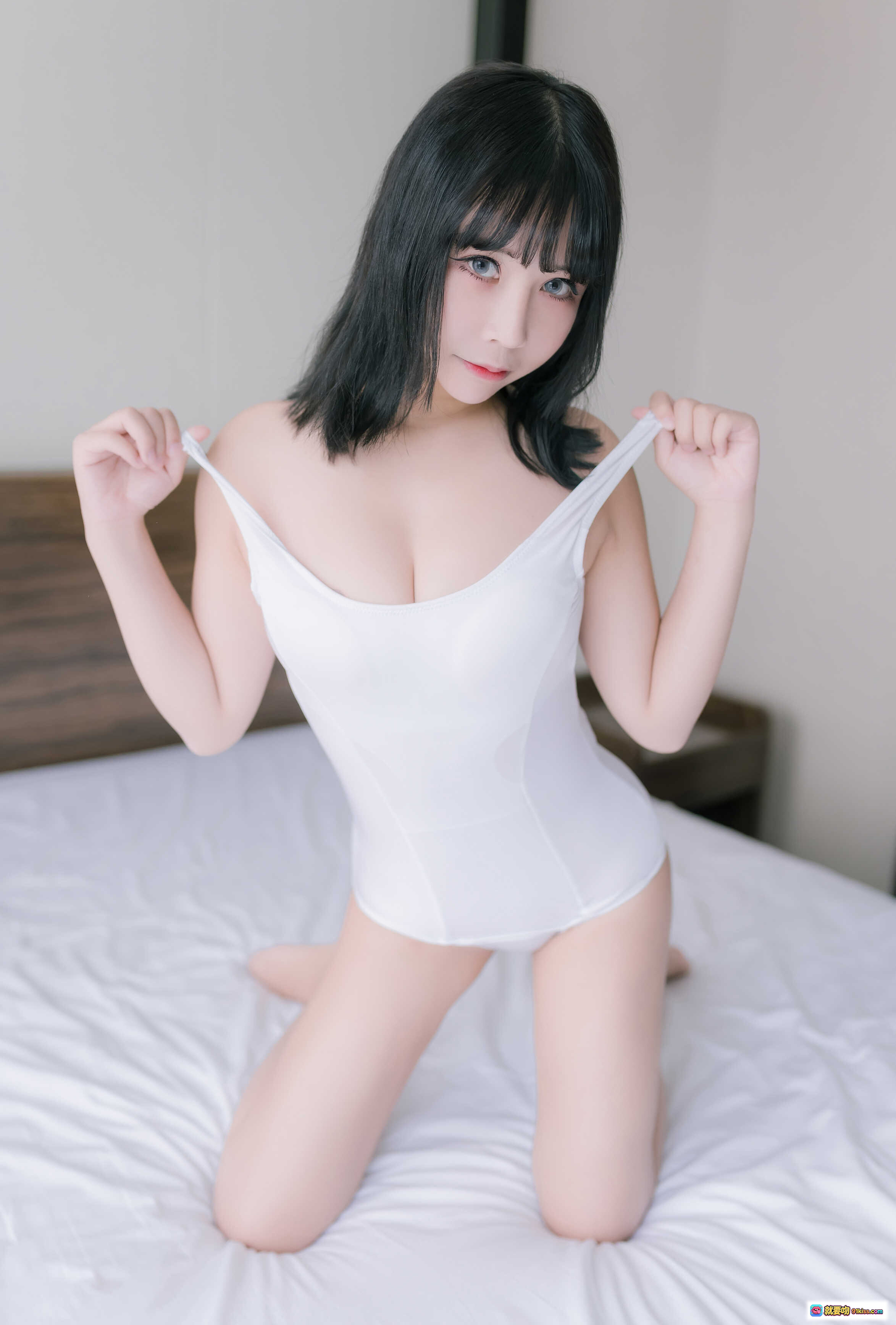 图片[5] - 抱走莫子A NO.015大姐姐 白色紧身衣美腿床上写真 41P高清私房图集 - 就要吻