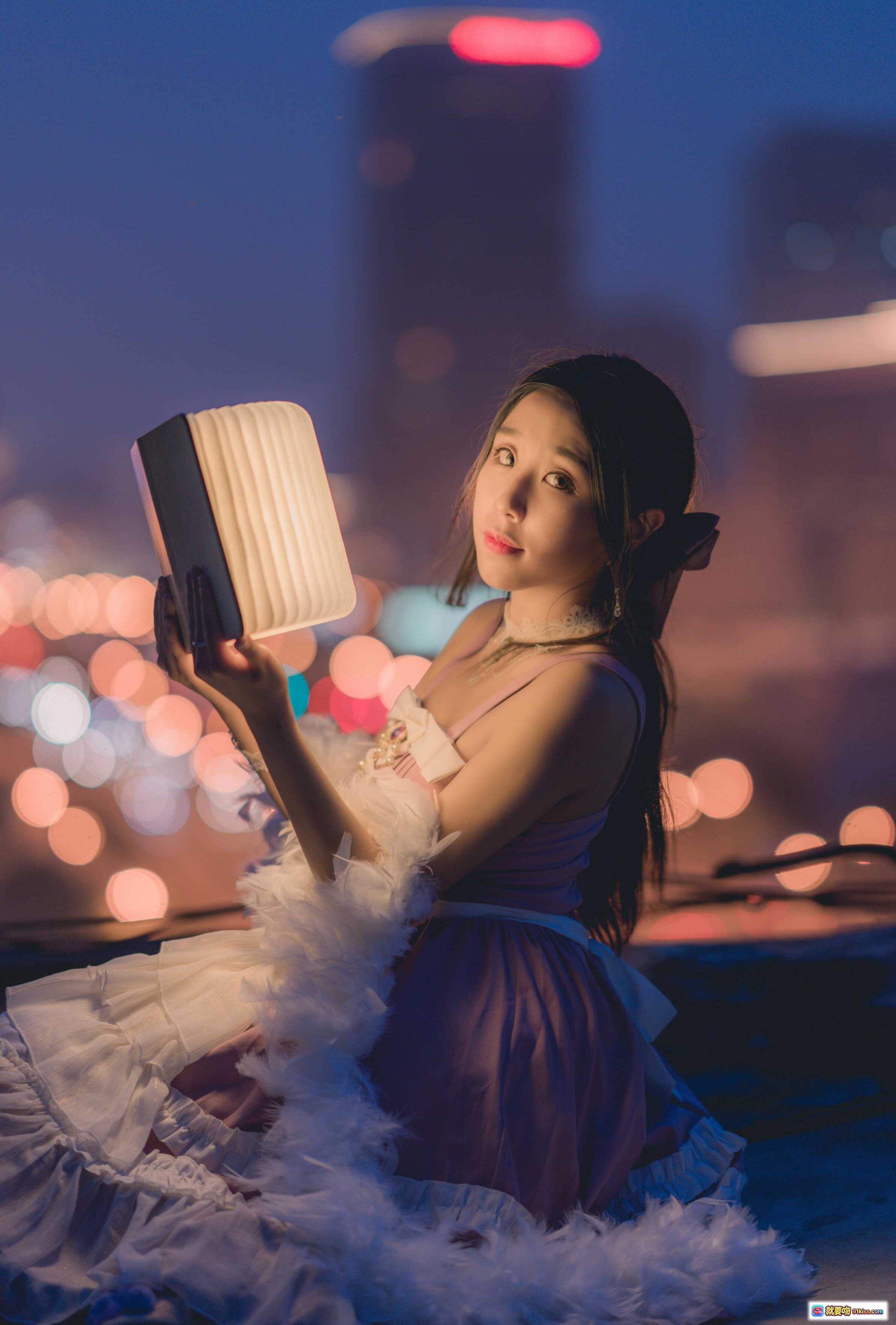 图片[3] - 穆零Mu0 NO.36 夜读少女屋顶静谧时光 城市霓虹背景文艺氛围感阅读场景 - 就要吻