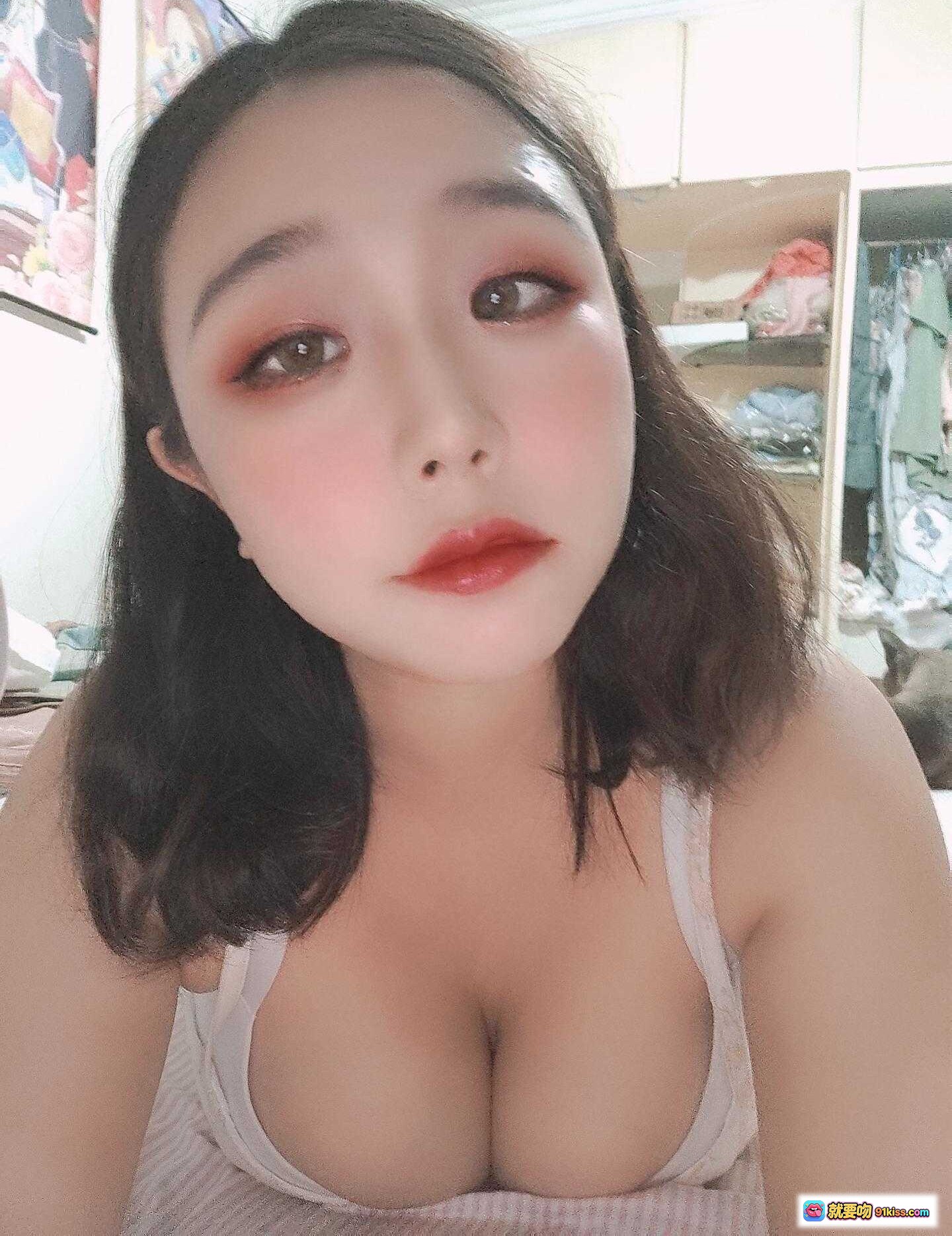 图片[9] - 穆零Mu0 NO.31 自拍散图｜甜美菠萝印花上衣+米色长裙+蕾丝开衫｜室内镜前比耶自拍｜温柔少女风穿搭 - 就要吻