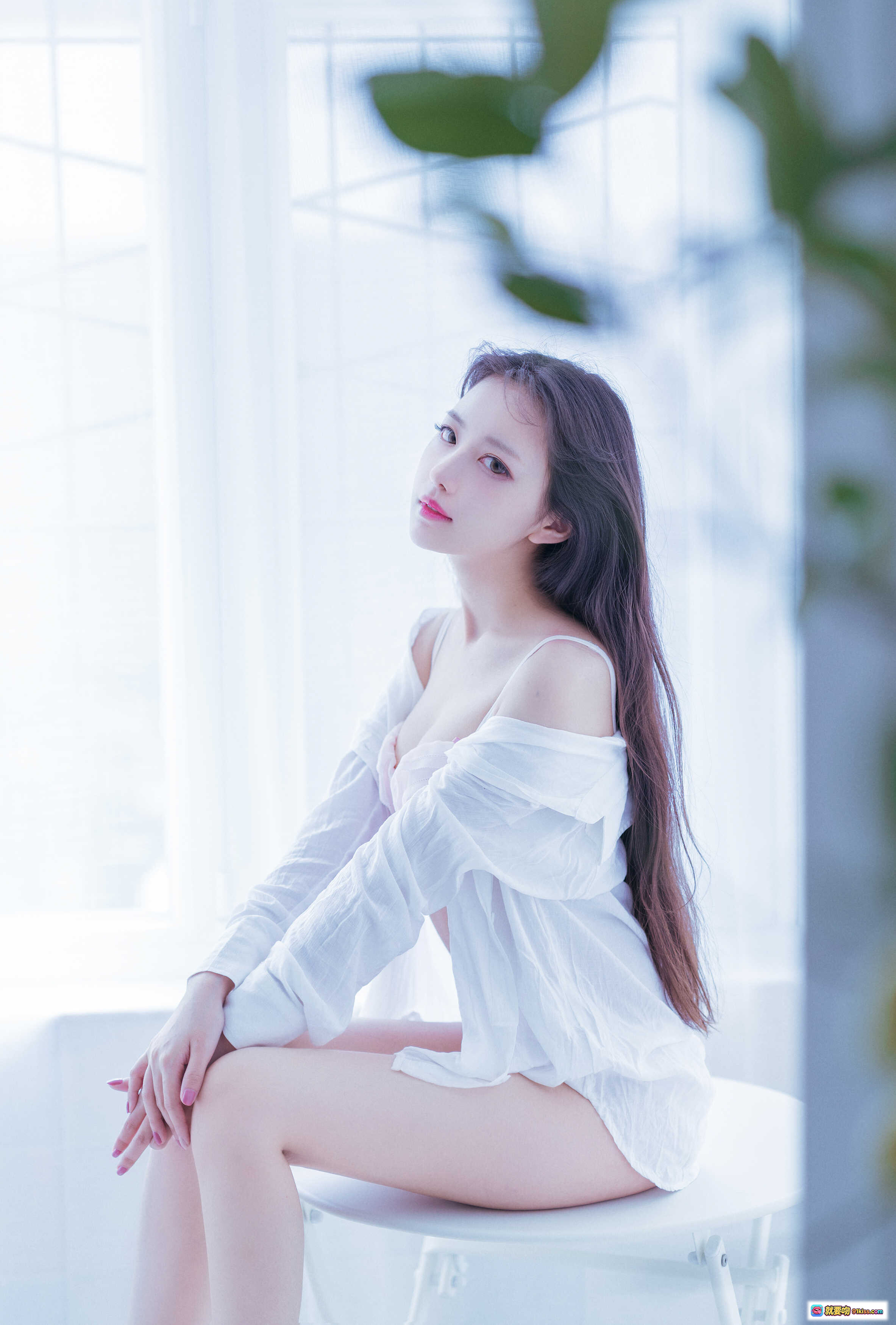 图片[3] - Shika小鹿鹿NO.010白衬衣写真 | 清新少女卧室私房照 | 长发裸足自然光美腿特写 | 13P高清图集 - 就要吻