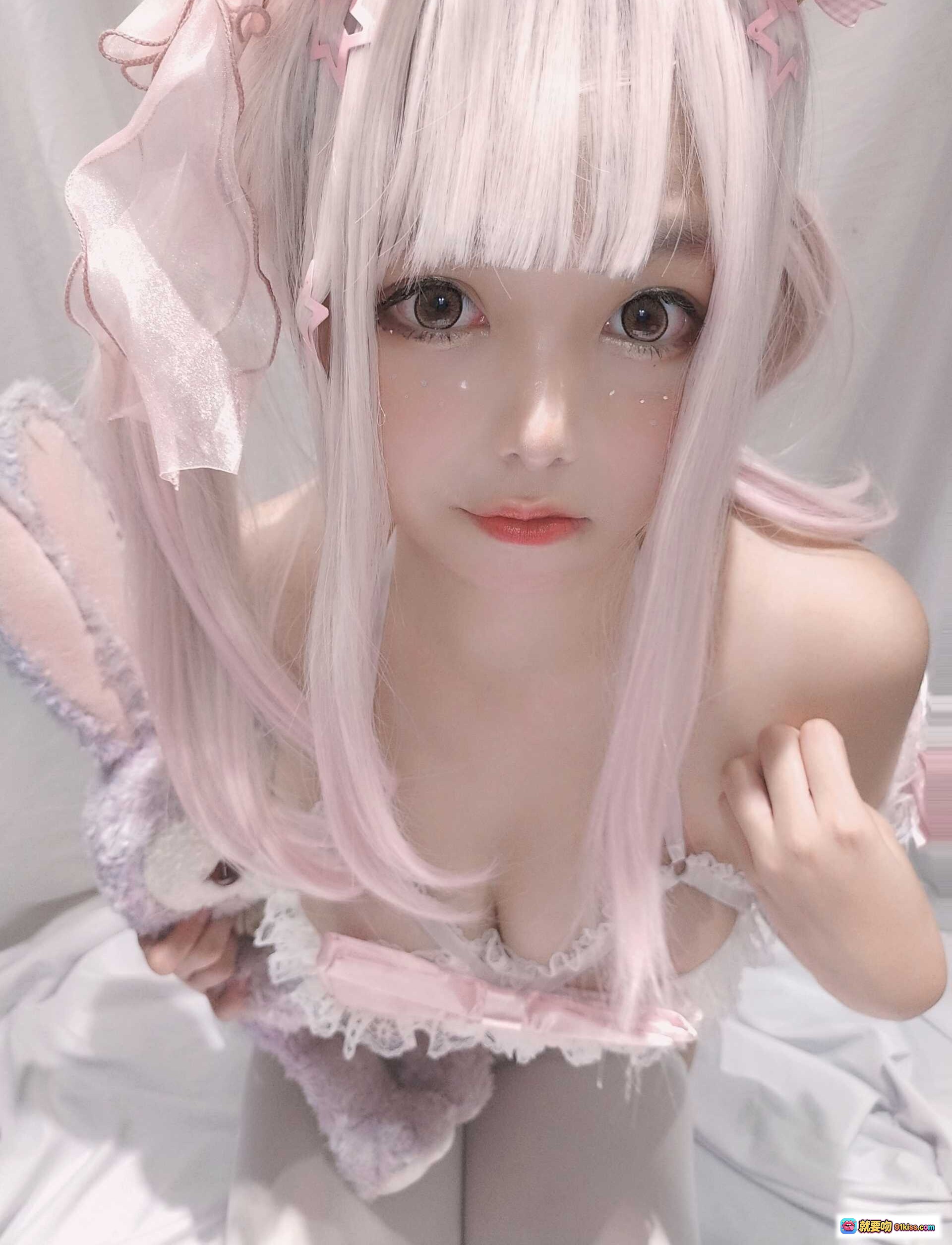 图片[7] - 蜜汁猫裘NO.015少女梦境粉发蕾丝内衣白丝袜抱兔玩偶甜美写真10P - 就要吻