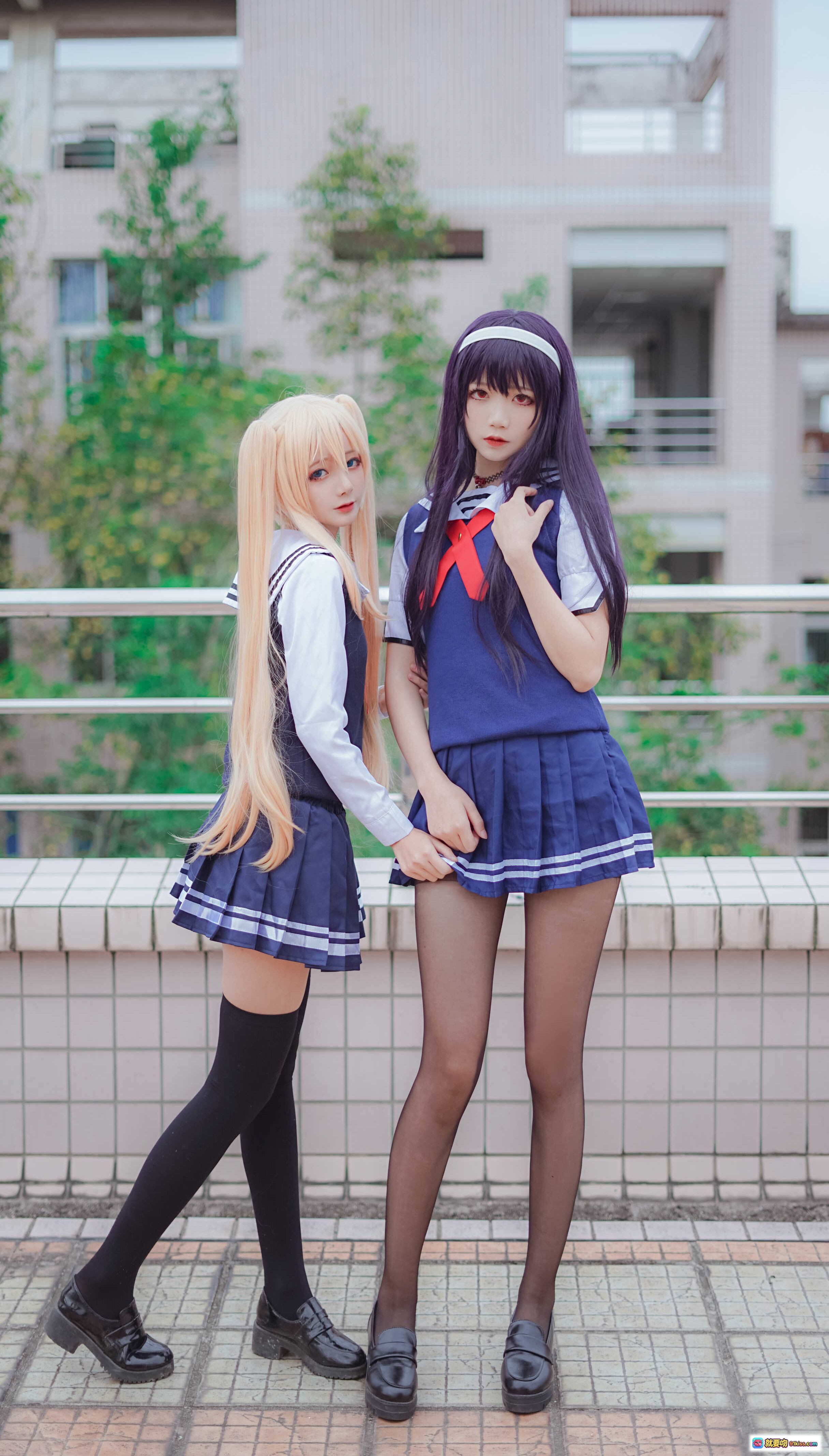 图片[10] - 五更百鬼_NO.017 学姐校服写真 25P高清美图 日系JK制服 黑丝长腿 校园走廊拍摄 精致妆容 白色发带 红领结 蓝色水手服 时尚穿搭 甜美气质 - 就要吻