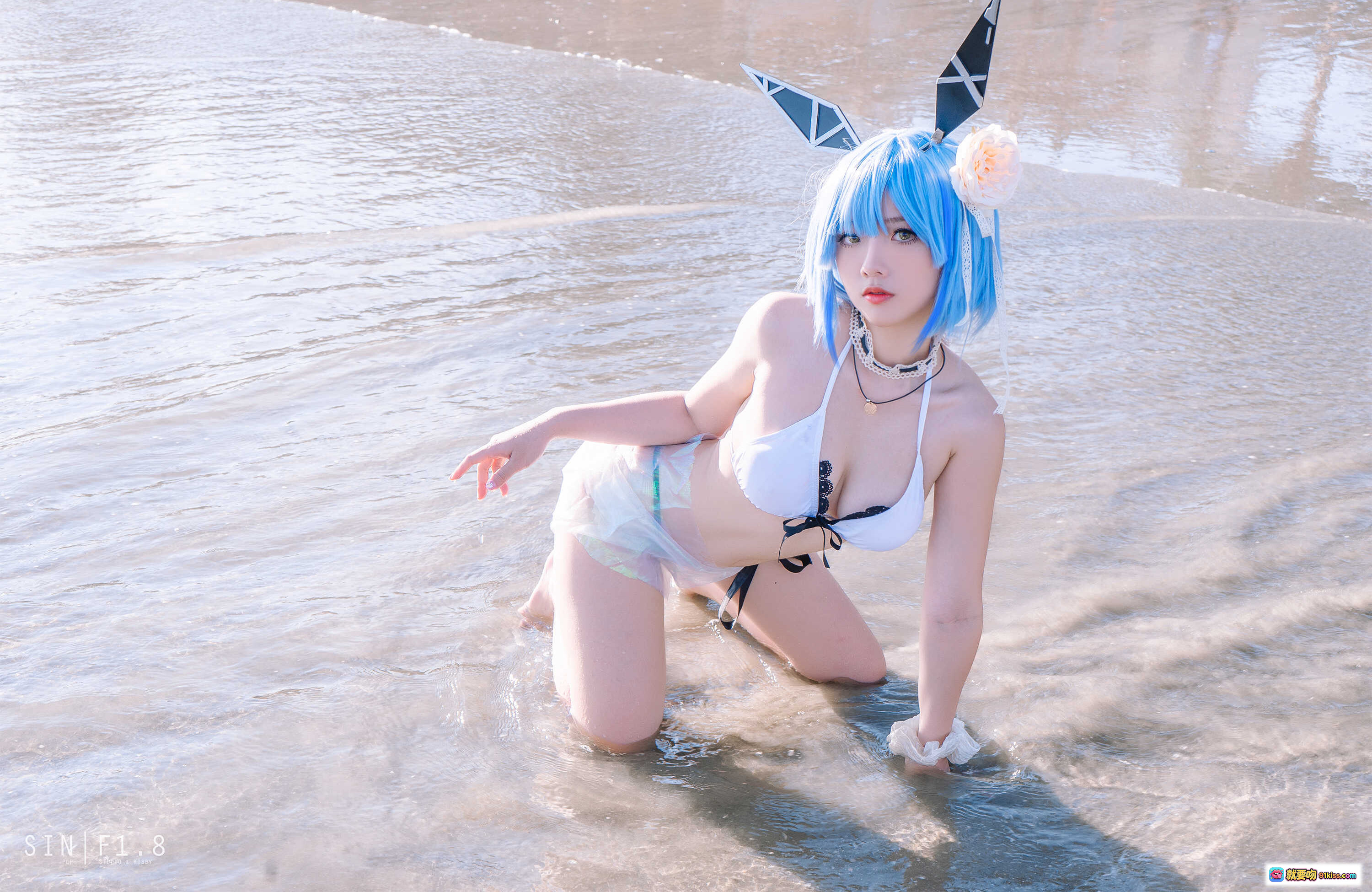 图片[4] - Messie Huang蓝发少女海边比基尼写真｜Gascogne泳装性感蕾丝系带设计｜20P高清图集 - 就要吻