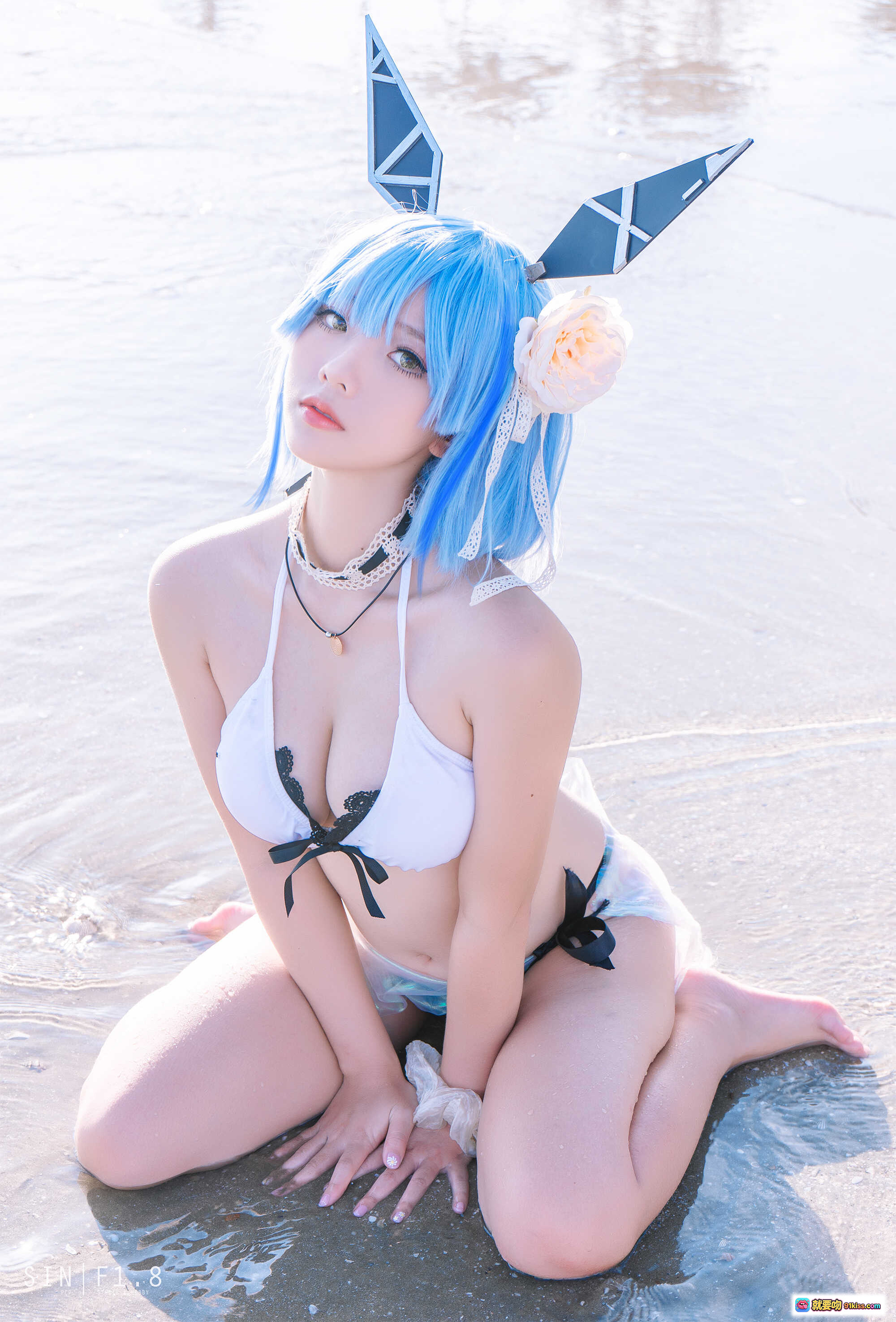 图片[7] - Messie Huang蓝发少女海边比基尼写真｜Gascogne泳装性感蕾丝系带设计｜20P高清图集 - 就要吻