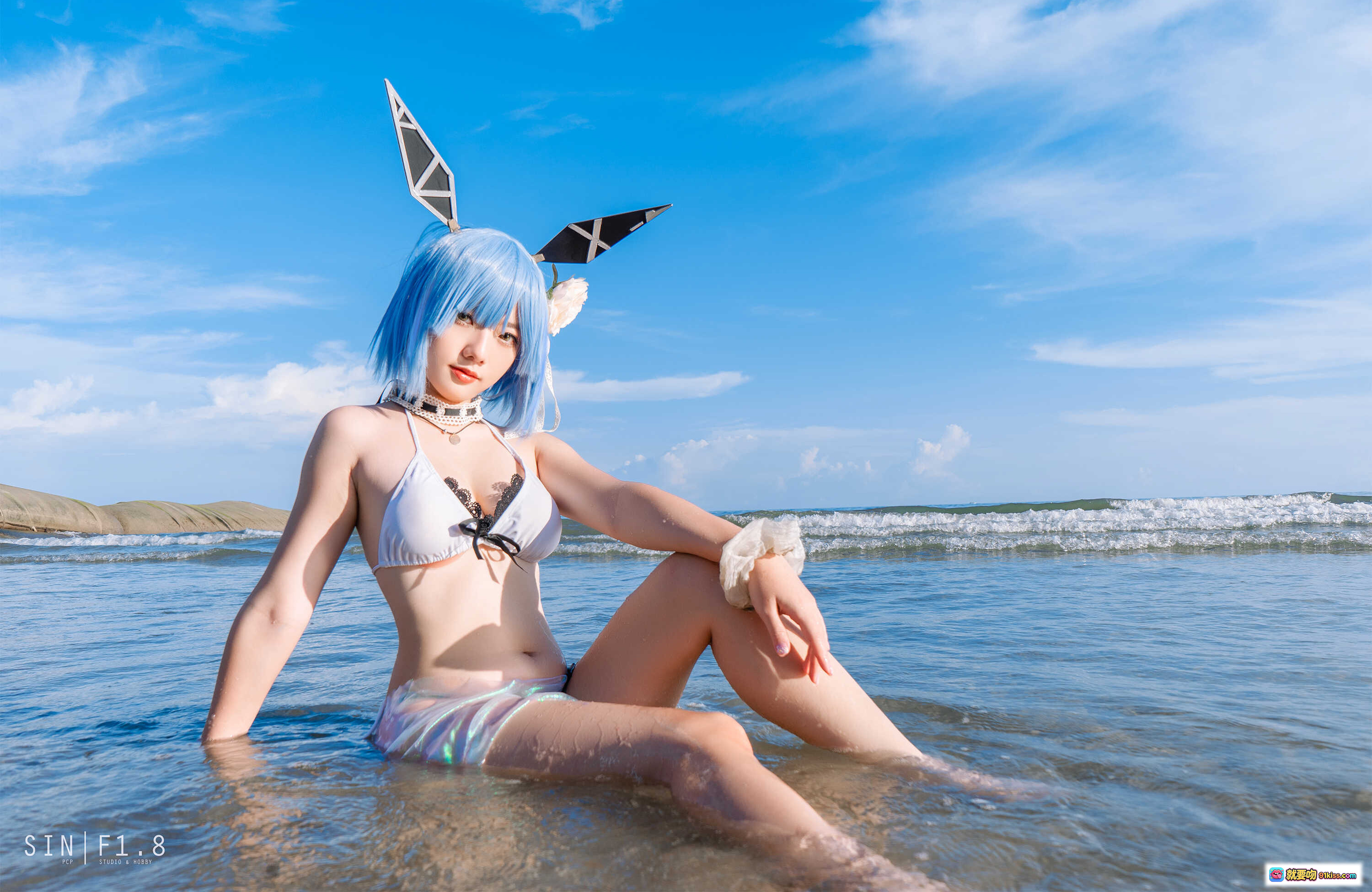 图片[6] - Messie Huang蓝发少女海边比基尼写真｜Gascogne泳装性感蕾丝系带设计｜20P高清图集 - 就要吻