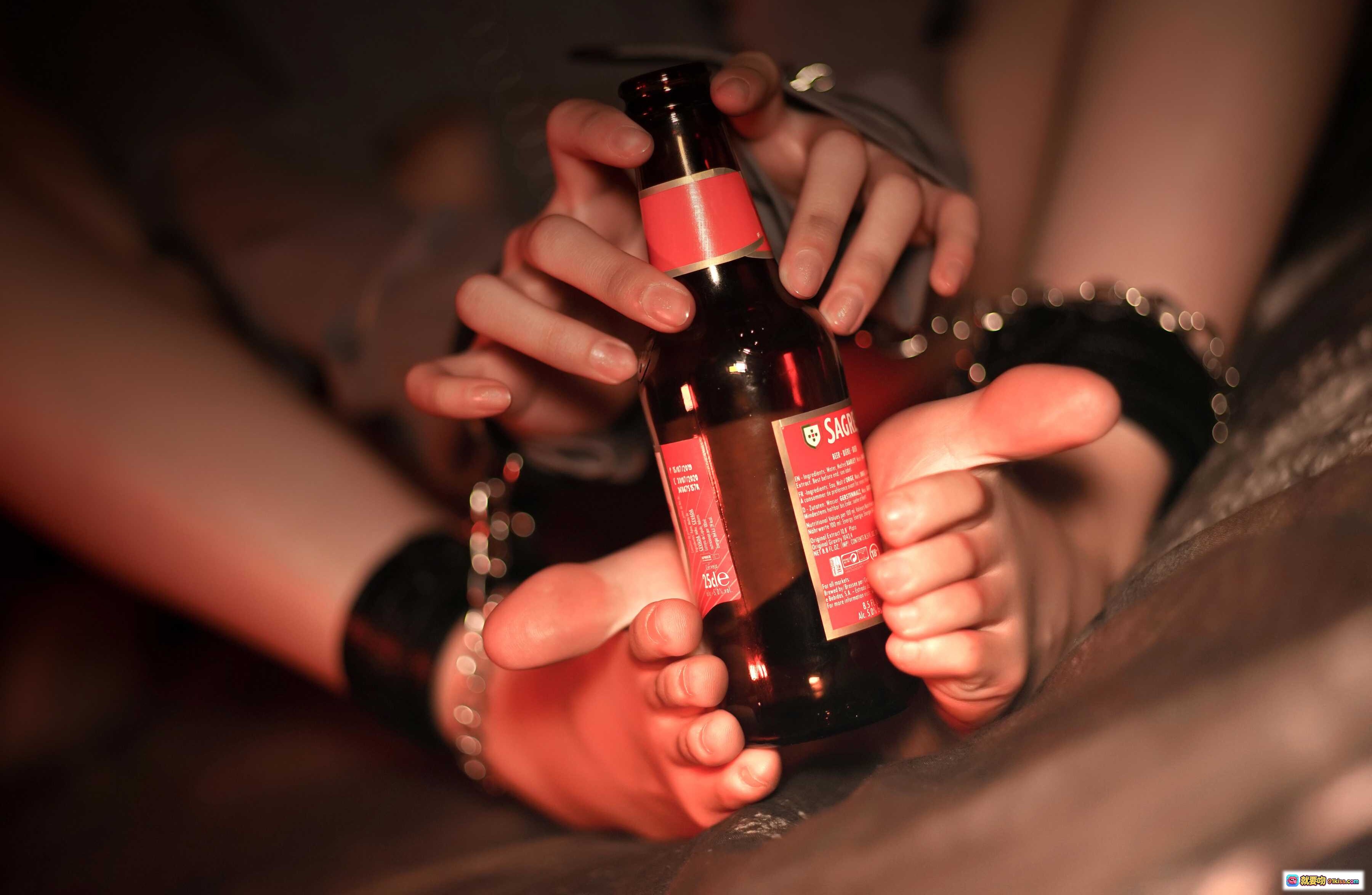 图片[5] - 曉美媽 NO.027 奴隸狼少女Cosplay寫真｜銀髮狐耳｜破損制服｜鎖鏈頸圈｜紅光氛圍｜42P高質圖集 - 就要吻