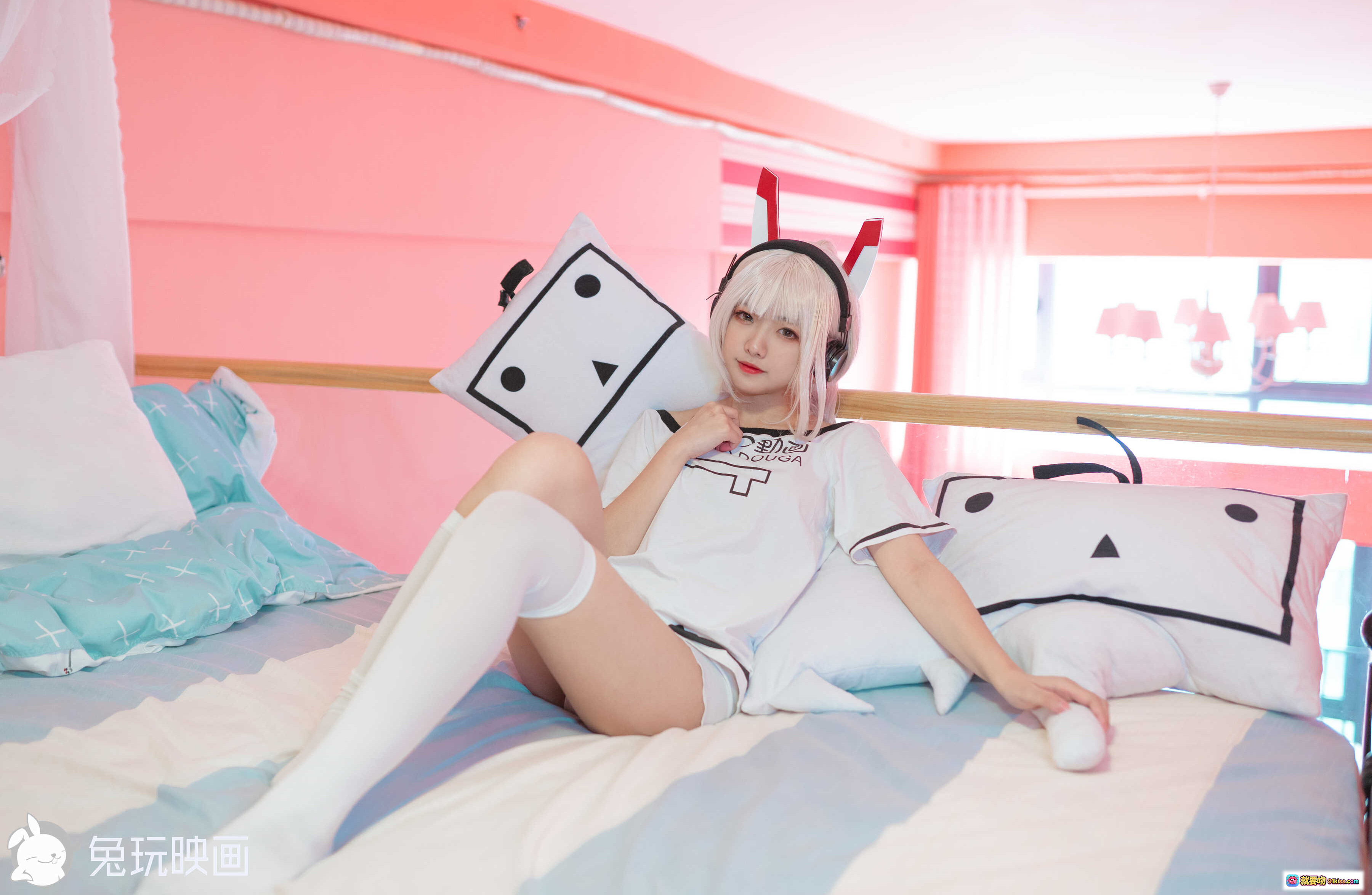 图片[4] - lovely呆玄NO.010凌波Cosplay T恤兔耳耳机少女床照45P高清写真 - 就要吻