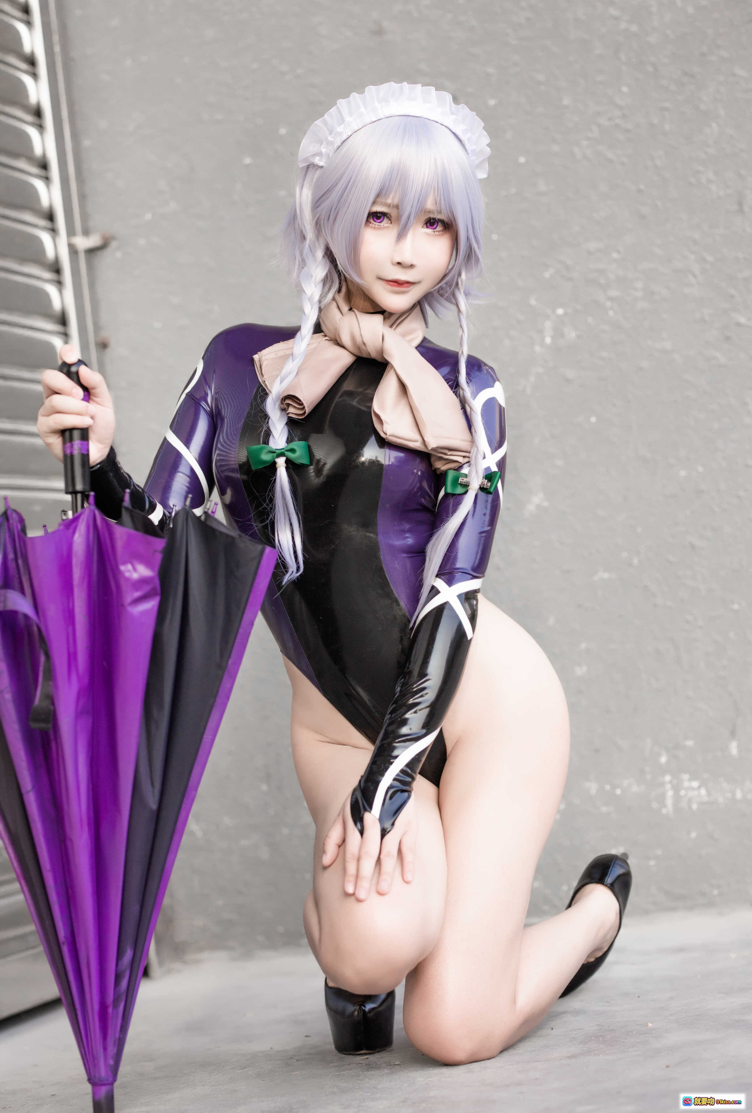 图片[3] - 抱走莫子A NO.022 最新胶衣cosplay 紫黑紧身latex女仆装 持伞银发少女写真 11P高清图集 - 就要吻