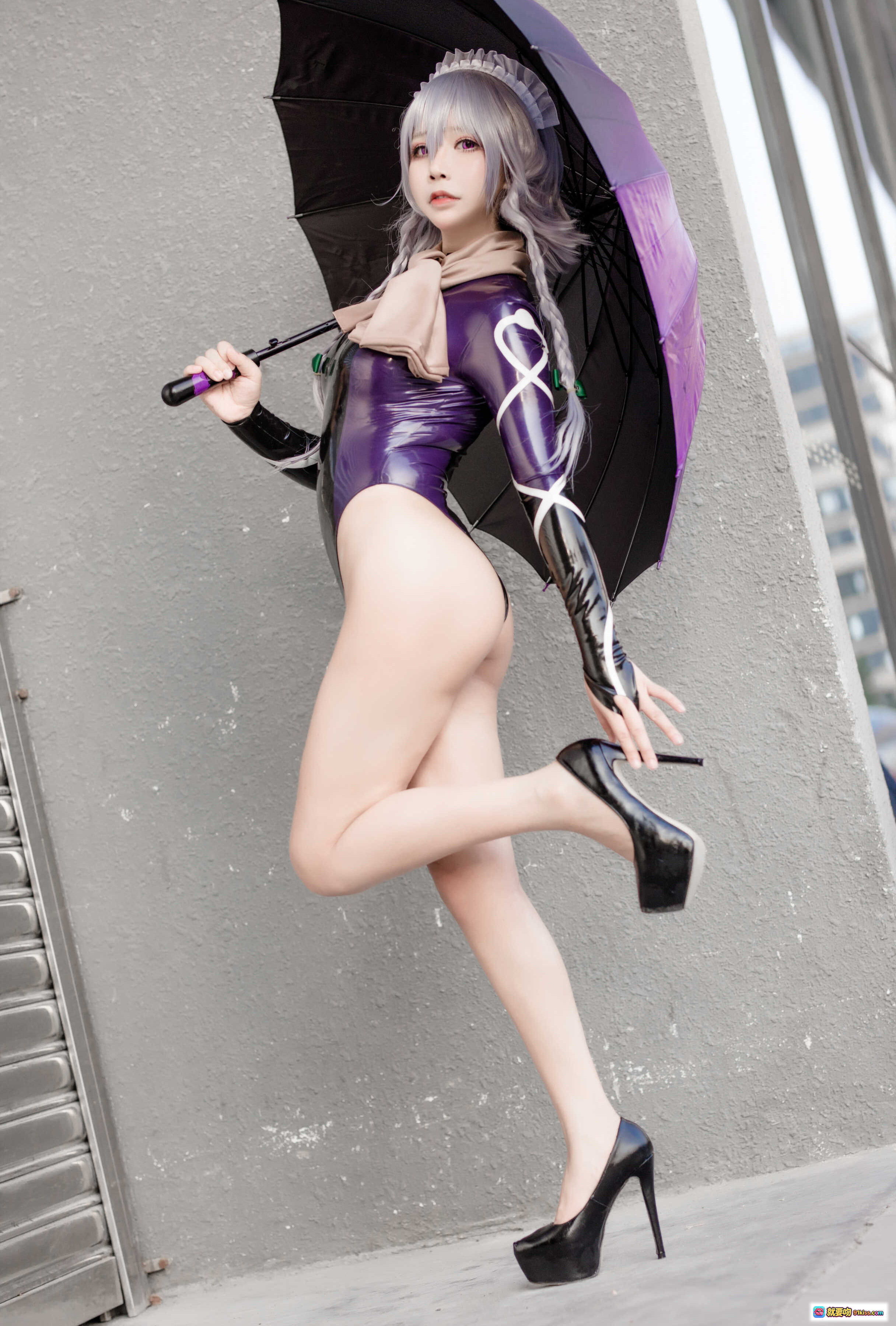 图片[4] - 抱走莫子A NO.022 最新胶衣cosplay 紫黑紧身latex女仆装 持伞银发少女写真 11P高清图集 - 就要吻