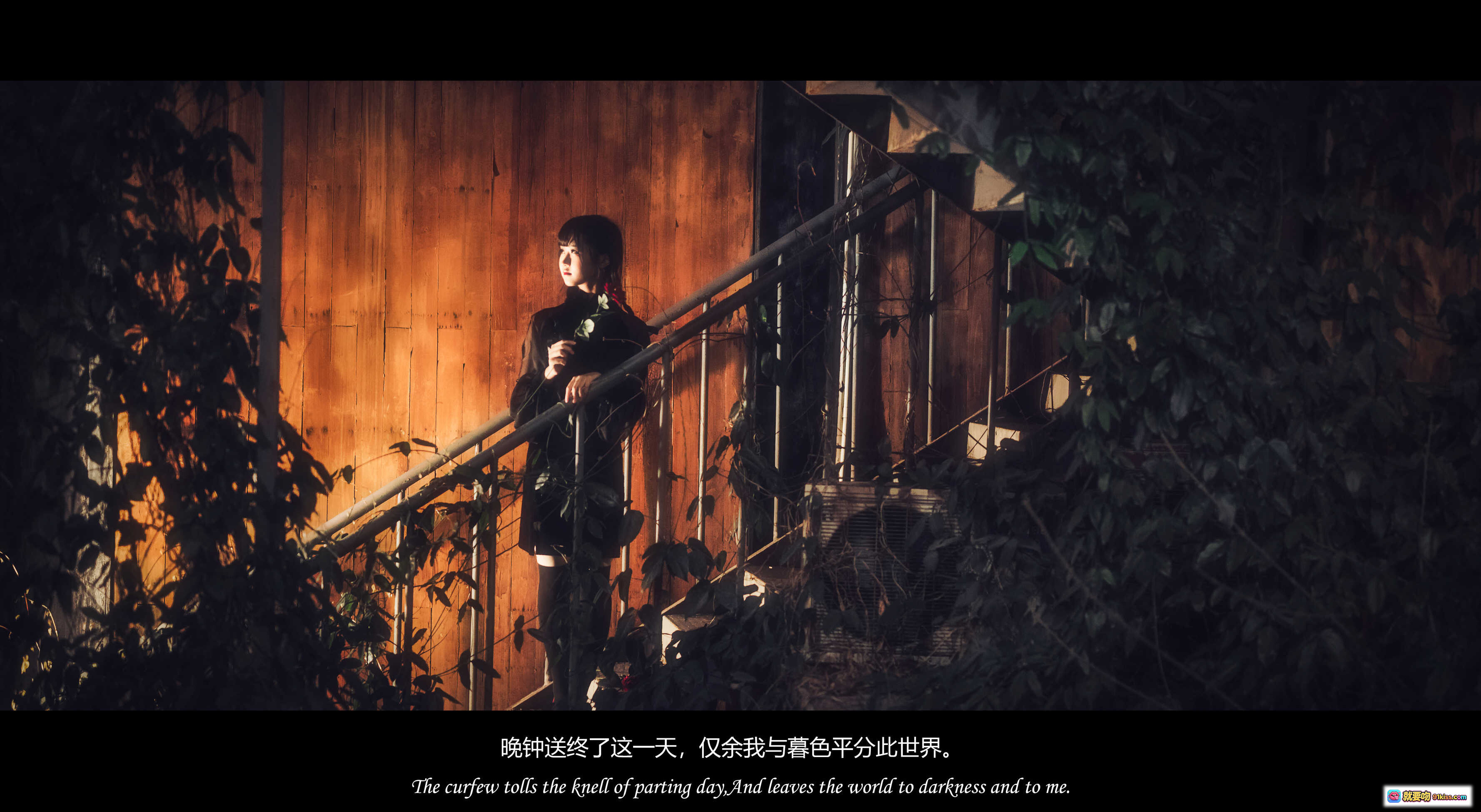 图片[10] - 三度_69 NO.015 夜蝶写真 | 黑色透视装少女 | 木质背景情绪人像 | 13P高清图集 - 就要吻