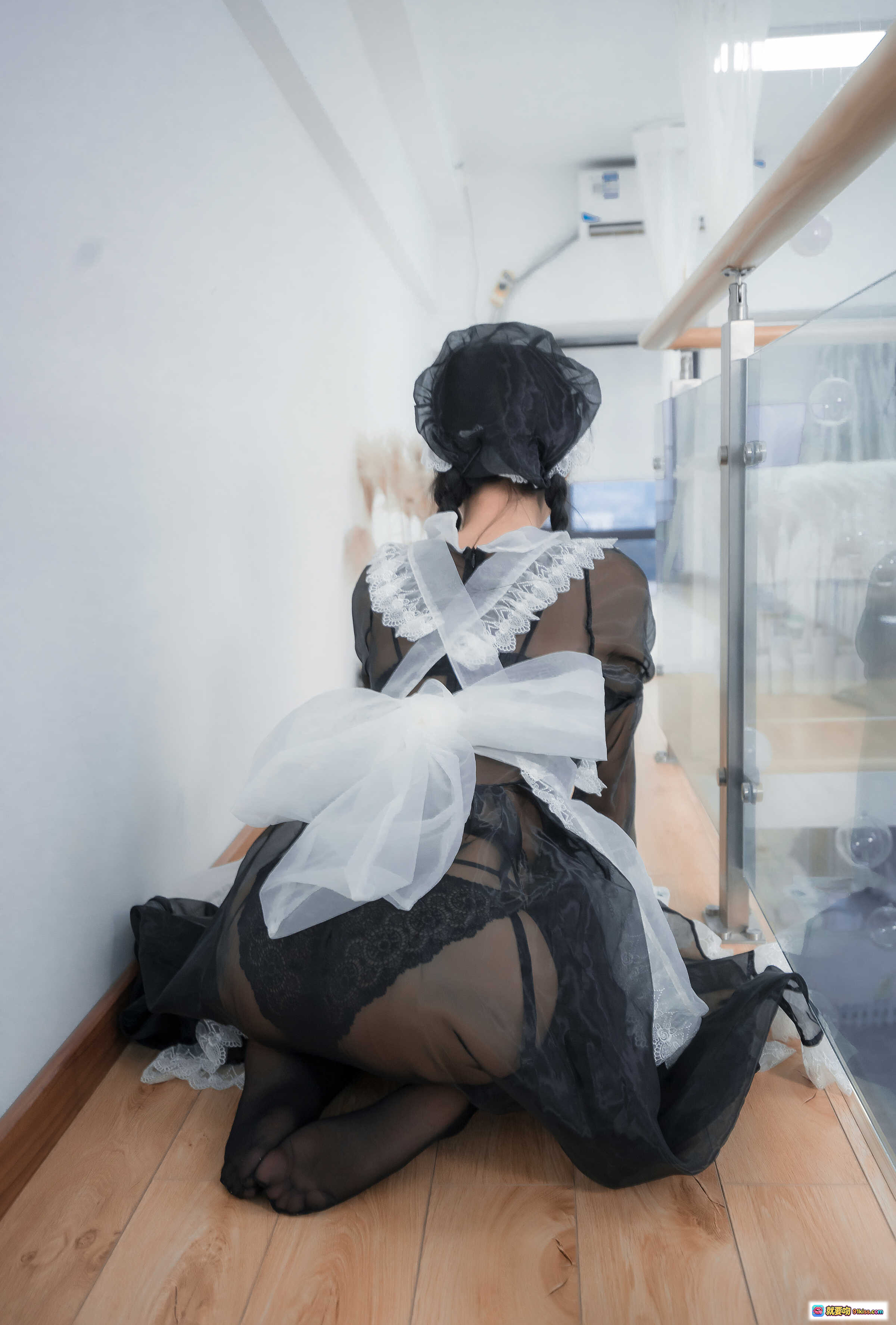 图片[6] - 萌芽儿o0 NO.010 透明女仆装写真 27P高清美图 黑白蕾丝透视设计 甜美少女风室内楼梯场景 - 就要吻