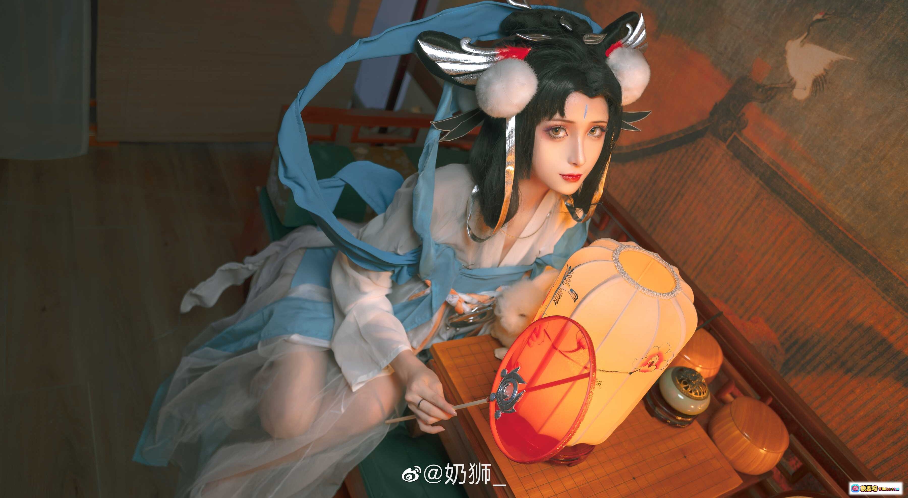 图片[10] - 奶狮不咬人嫦娥如梦令cos写真｜古风汉服仙女造型｜手持红扇兔伴灯笼场景｜高清14P美图 - 就要吻