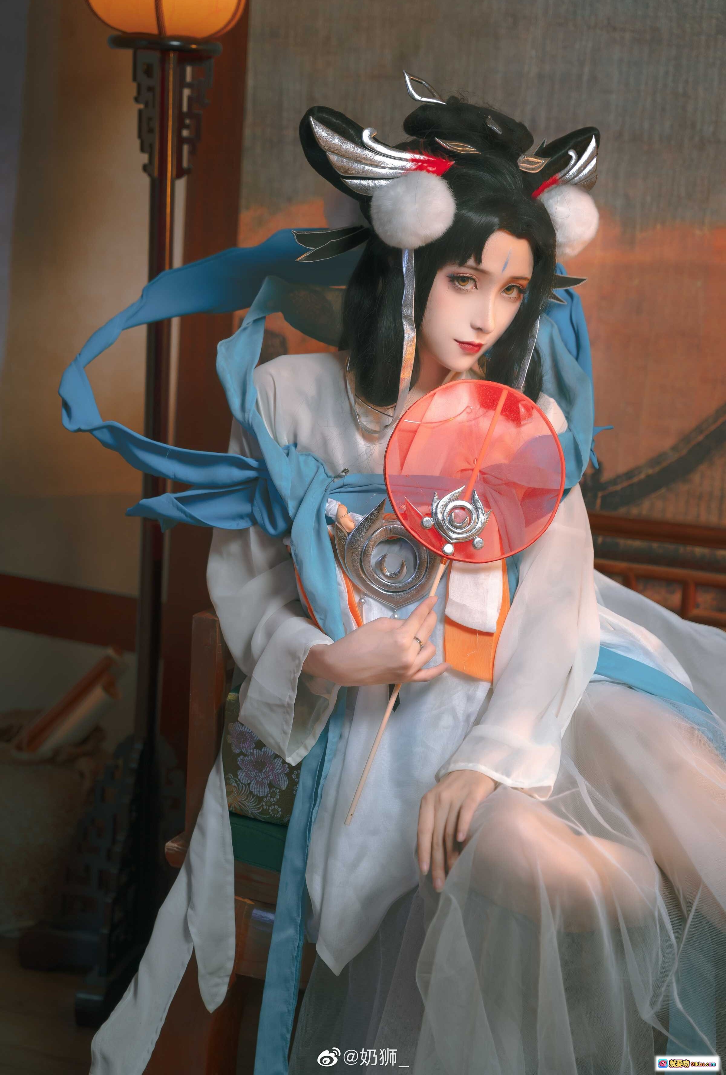 图片[4] - 奶狮不咬人嫦娥如梦令cos写真｜古风汉服仙女造型｜手持红扇兔伴灯笼场景｜高清14P美图 - 就要吻