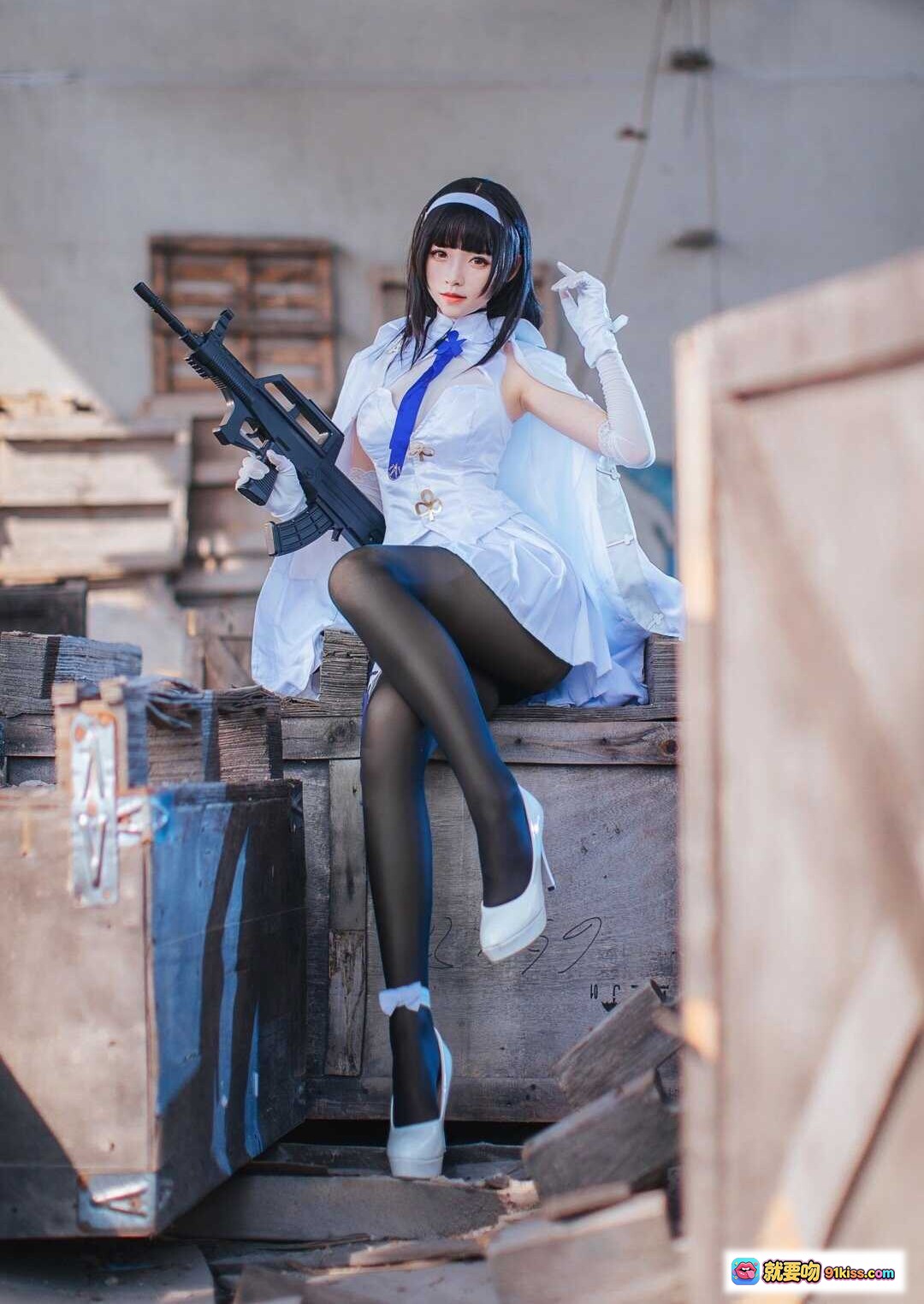 图片[7] - 白裙黑丝少女持枪cos写真 | 优雅与飒爽并存 | 废墟背景氛围感拉满 | 长发头带精致造型 | 高清10P摄影集锦 - 就要吻