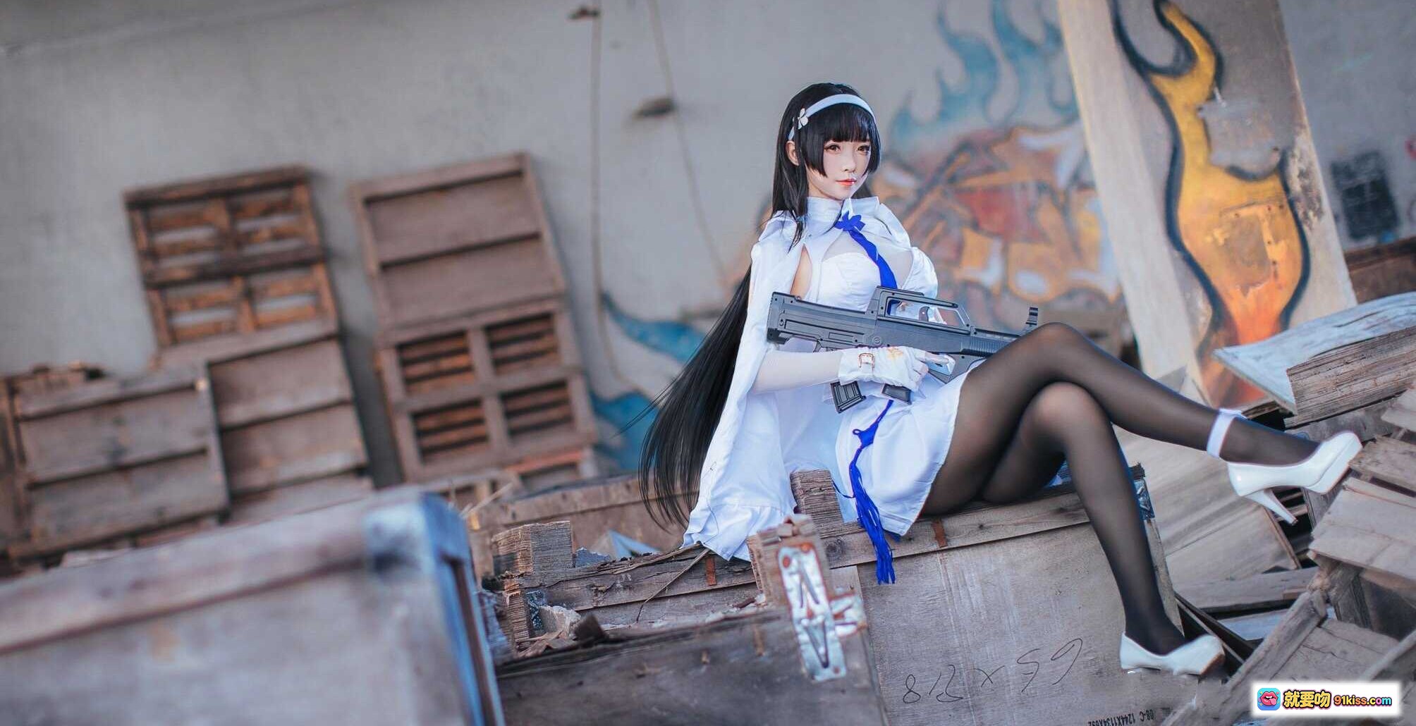 图片[6] - 白裙黑丝少女持枪cos写真 | 优雅与飒爽并存 | 废墟背景氛围感拉满 | 长发头带精致造型 | 高清10P摄影集锦 - 就要吻