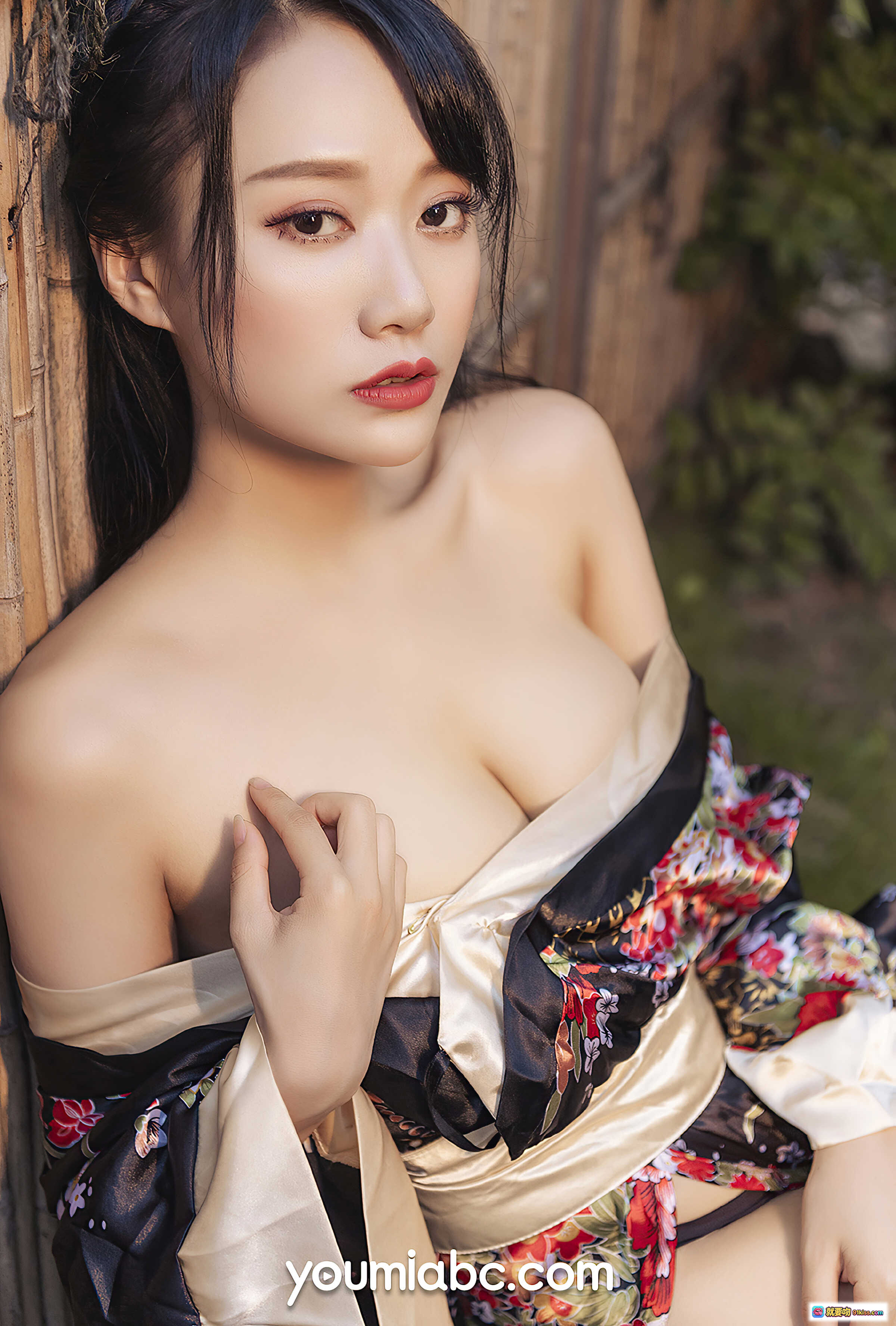图片[6] - 和风美少女何嘉颖写真｜日式竹篱背景｜花卉和服露肩造型｜尤蜜YouMi2020.07.11高清32P - 就要吻