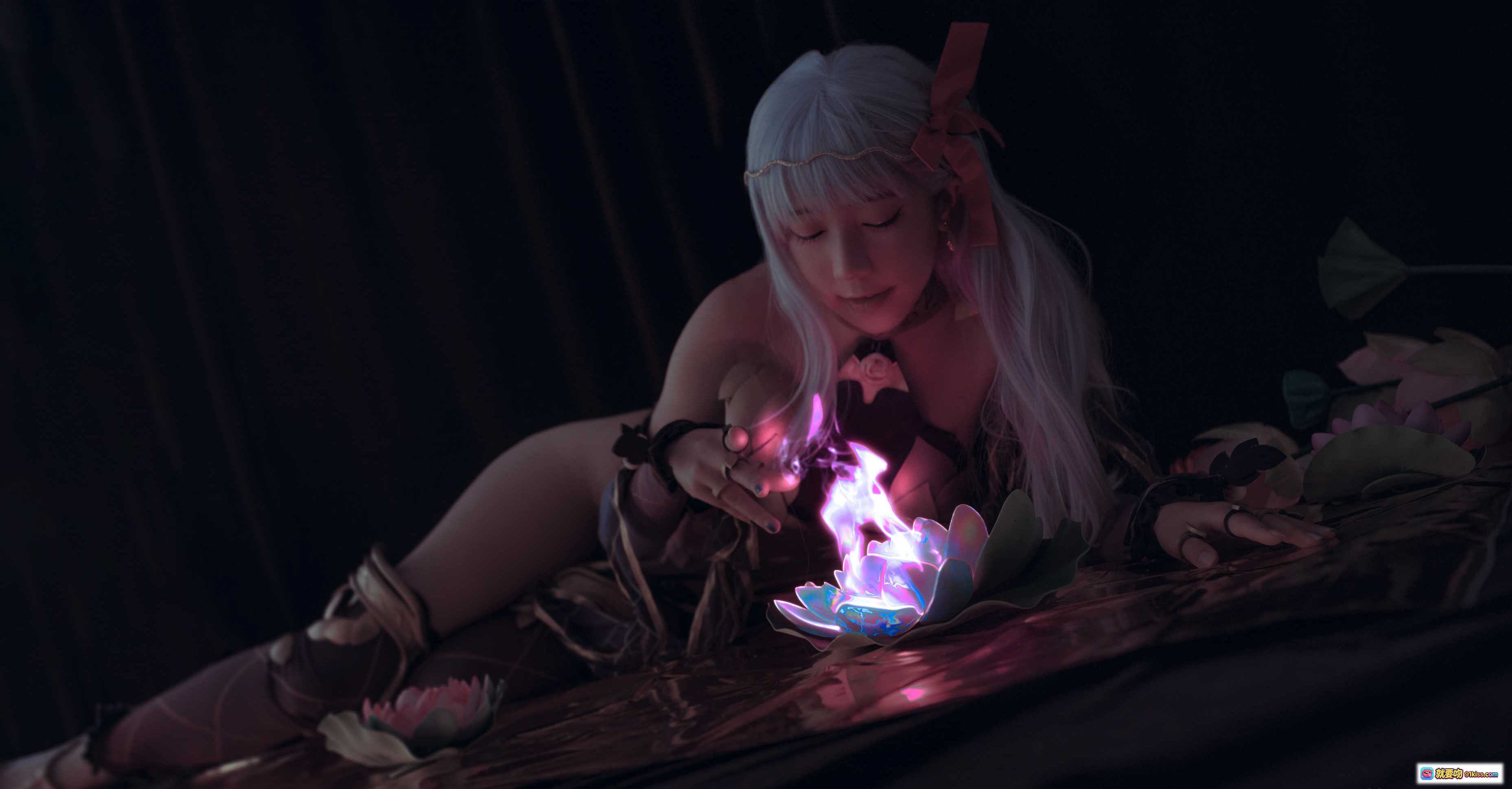 图片[4] - 蓝小沂KiKi NO.06 爱もてかれるは恋無きなり 16P 182MB 精美cosplay 紫粉光影 花纹装饰 手部特写 时尚造型 - 就要吻