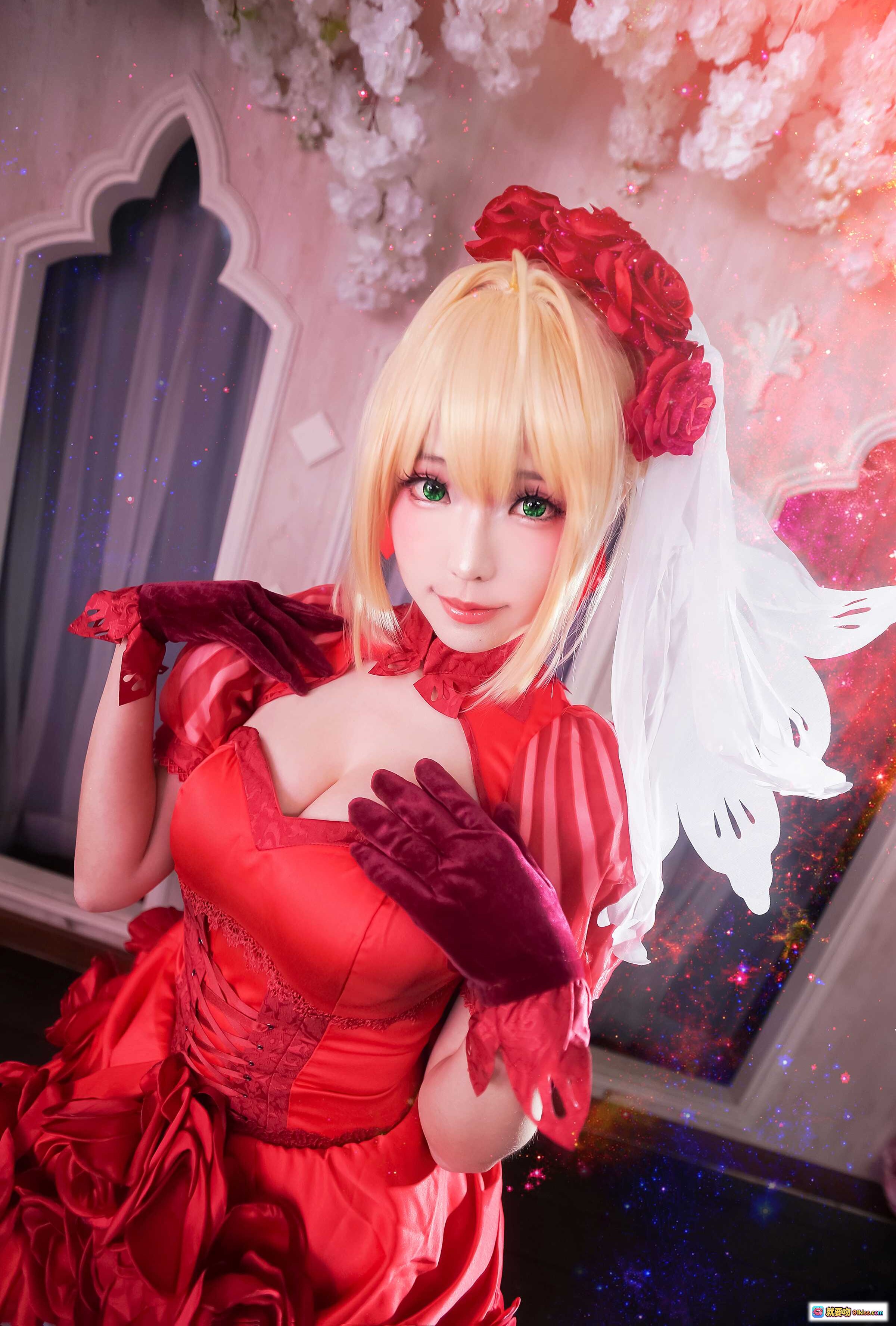 图片[6] - ElyEE子NO.065红裙玫瑰礼服cosplay 樱花背景华丽公主风 金发红冠精致妆容飘逸裙摆 - 就要吻