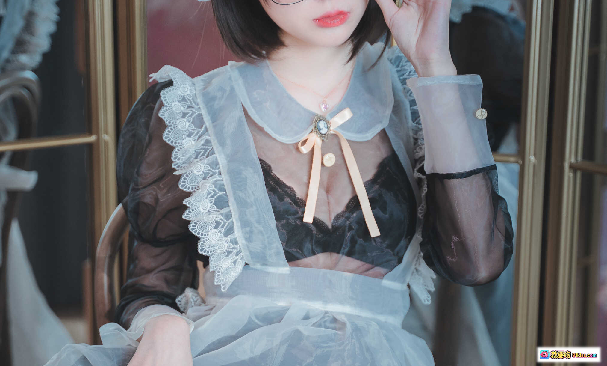 图片[4] - 西园寺南鸽NO.004透明女仆装背影写真｜蕾丝边帽+透视黑纱+交叉绑带设计｜50P高清图集 - 就要吻