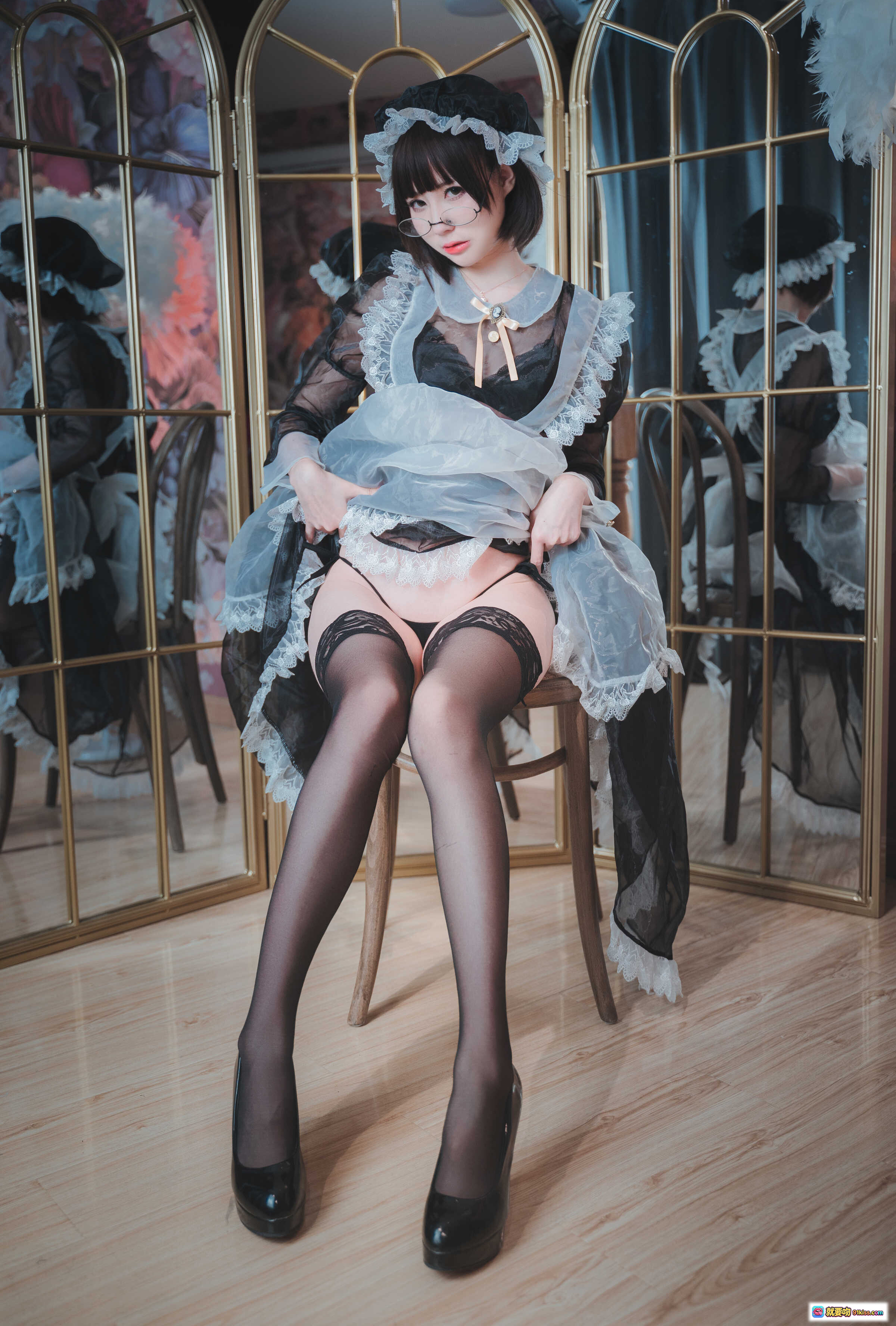 图片[8] - 西园寺南鸽NO.004透明女仆装背影写真｜蕾丝边帽+透视黑纱+交叉绑带设计｜50P高清图集 - 就要吻