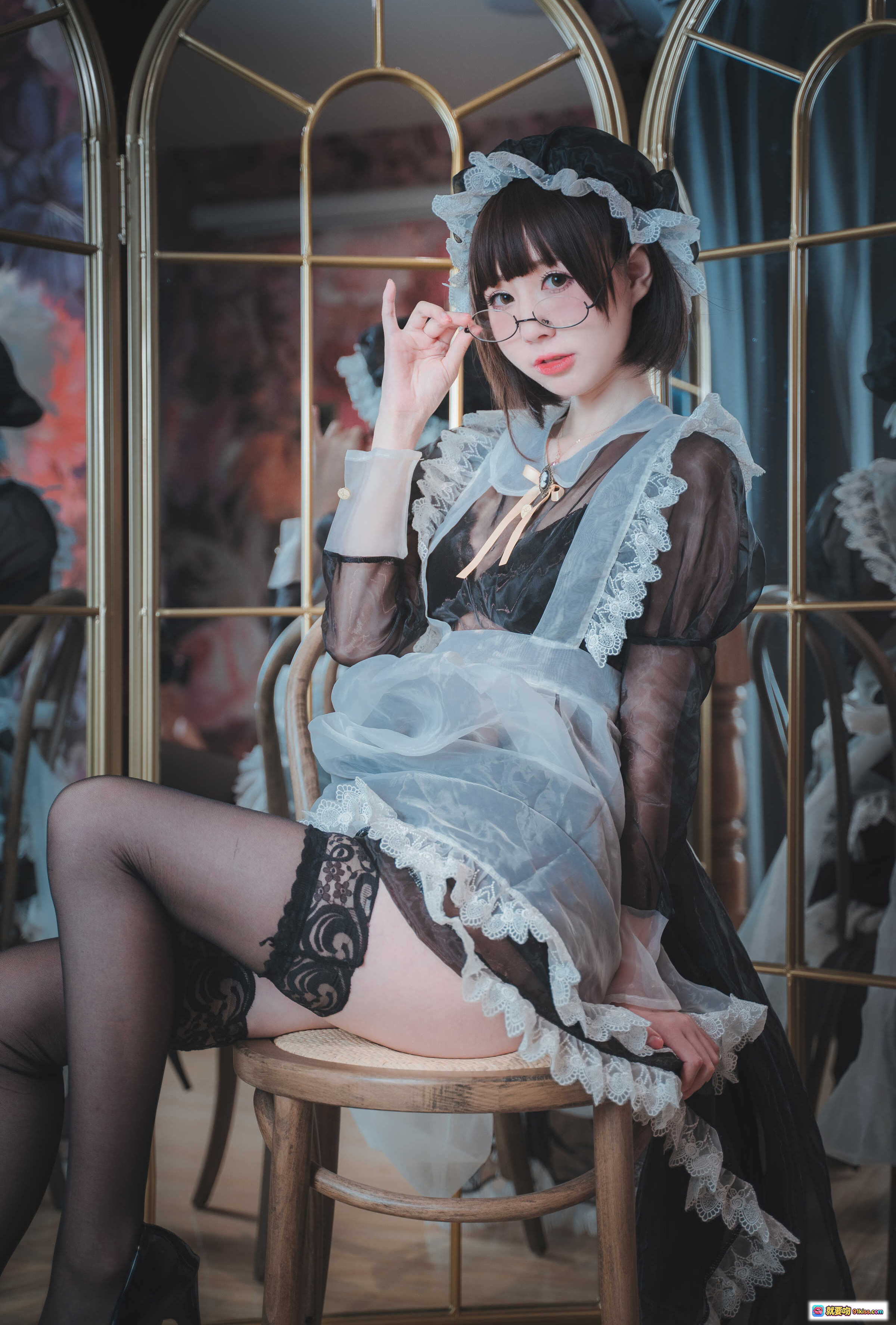 图片[2] - 西园寺南鸽NO.004透明女仆装背影写真｜蕾丝边帽+透视黑纱+交叉绑带设计｜50P高清图集 - 就要吻