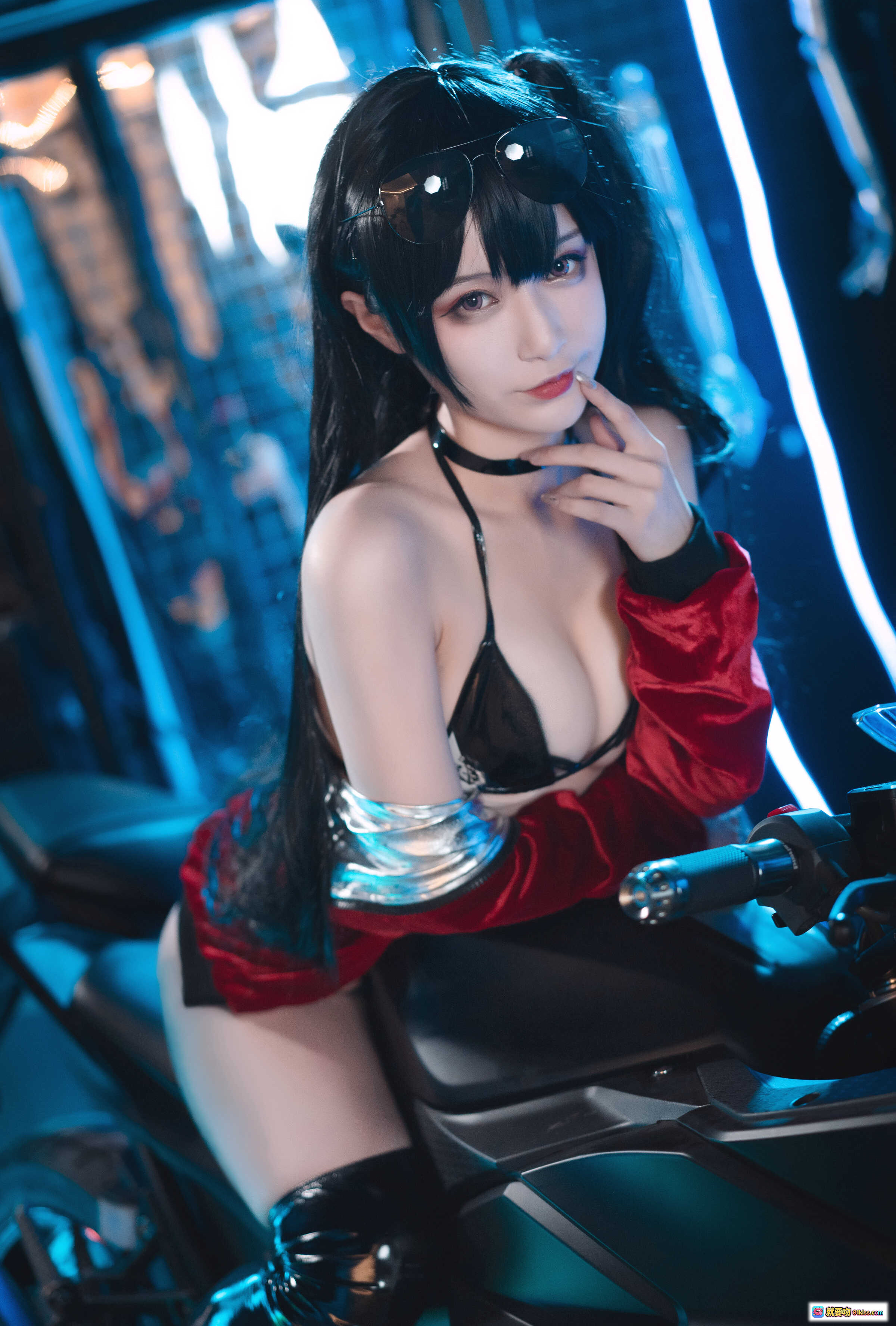 图片[7] - 铁板烧鬼舞w NO.030 大凤机车写真 | 红黑性感cosplay | 机车美女 | 科技风霓虹背景 | 高清30P摄影集 - 就要吻