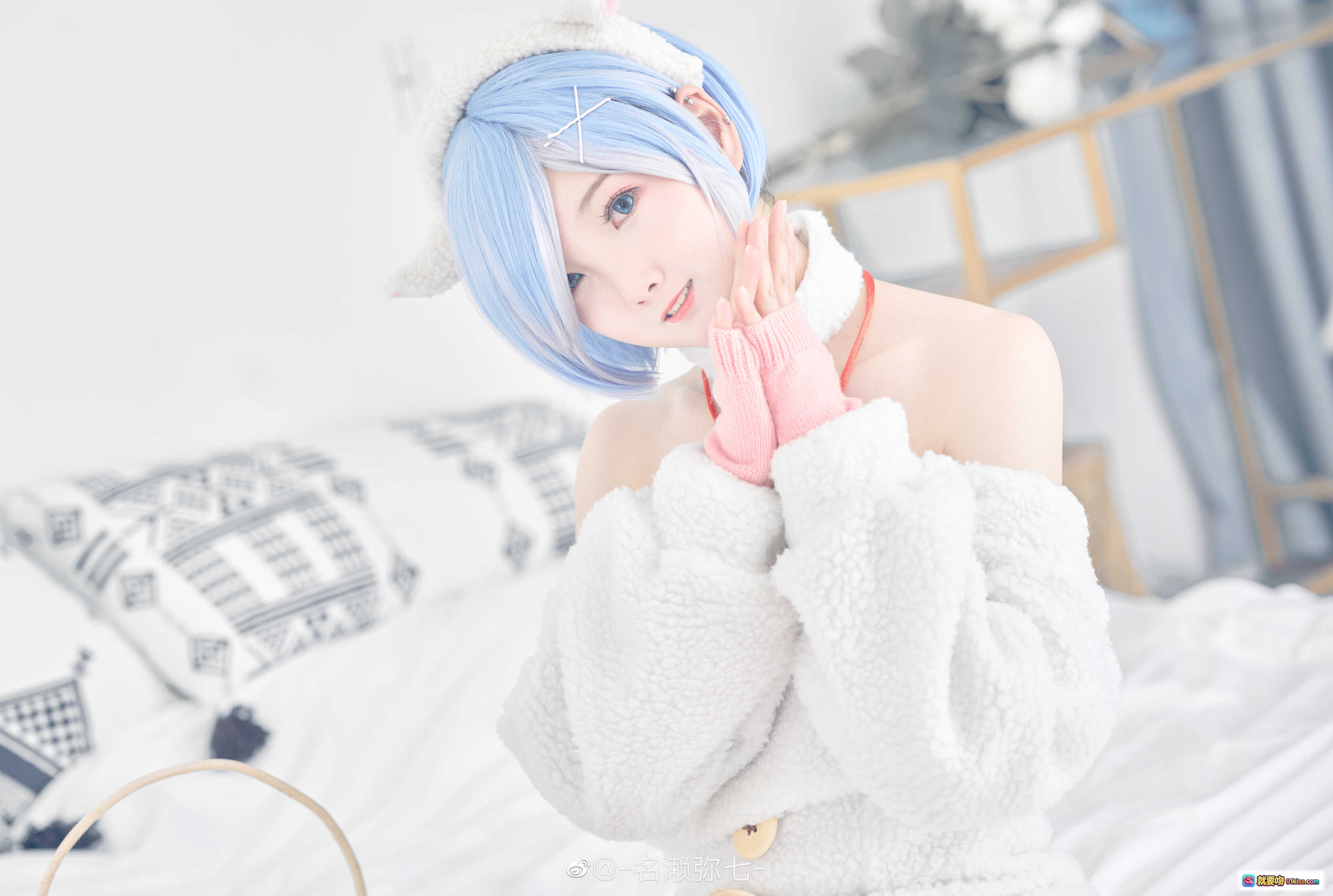 名濑弥七NO.07蕾姆cos写真｜蓝发少女毛绒外套粉色手套居家风22P高清图集 - 就要吻