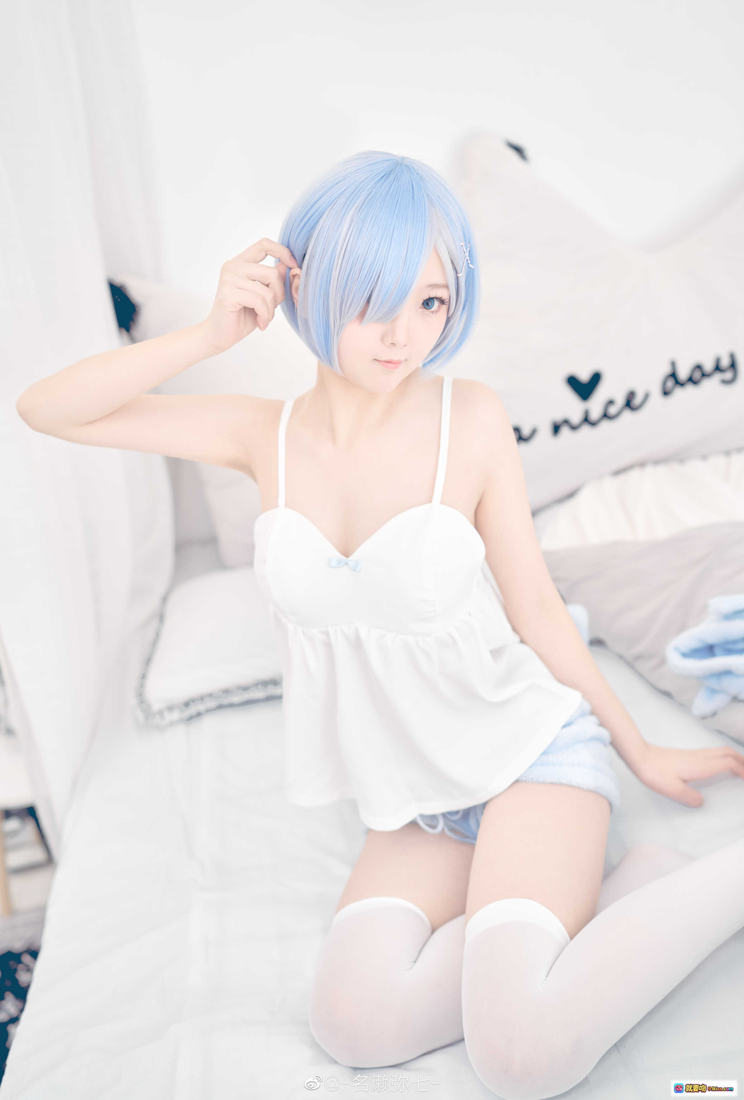 图片[5] - 名濑弥七NO.07蕾姆cos写真｜蓝发少女毛绒外套粉色手套居家风22P高清图集 - 就要吻