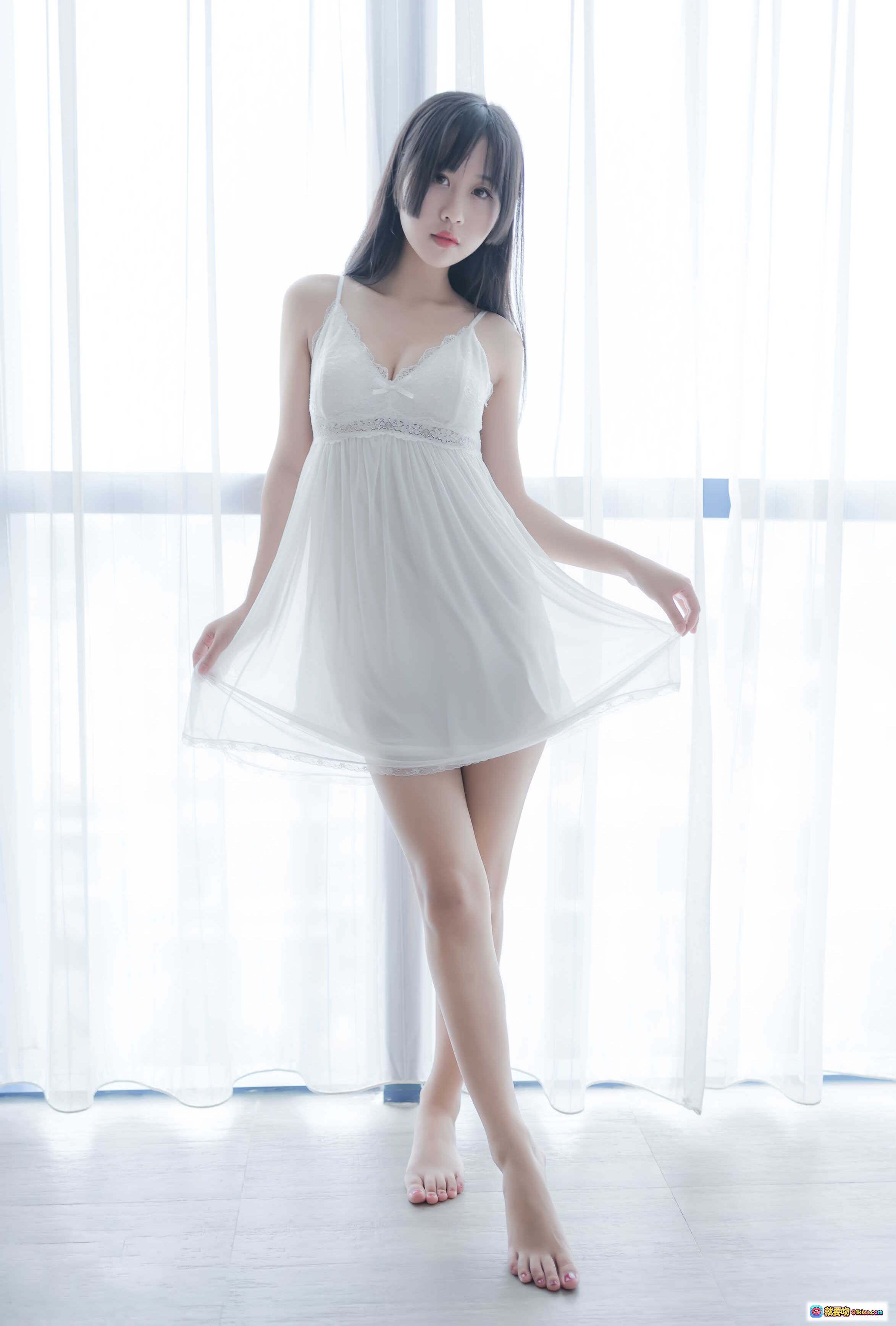 图片[10] - 萌芽儿o0 NO.001 白色私房写真 44P高清美图 少女居家慵懒风 纯欲风长发黑发 白色吊带睡衣 沙发枕上躺拍 清新自然氛围感 - 就要吻