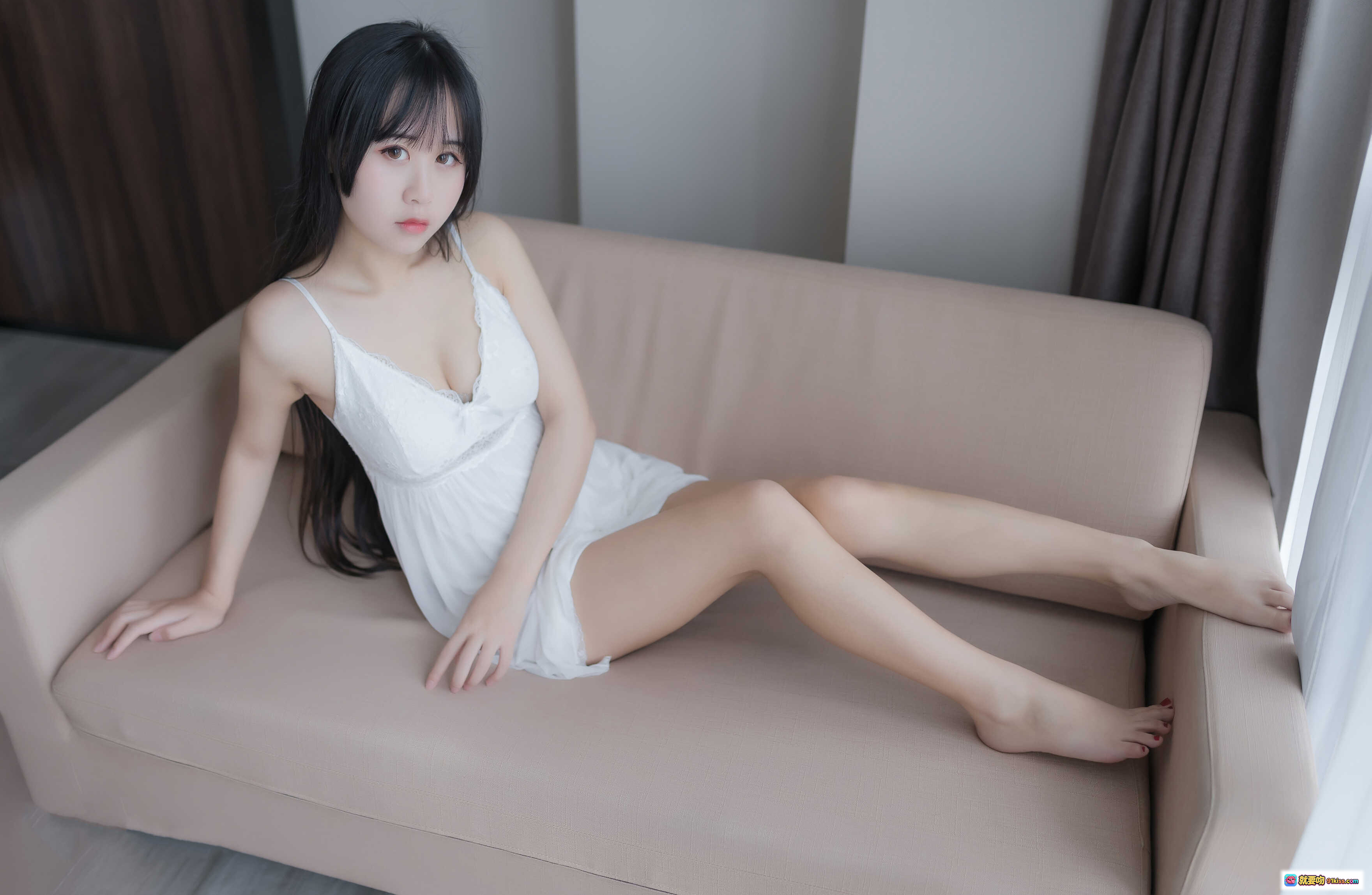 图片[5] - 萌芽儿o0 NO.001 白色私房写真 44P高清美图 少女居家慵懒风 纯欲风长发黑发 白色吊带睡衣 沙发枕上躺拍 清新自然氛围感 - 就要吻