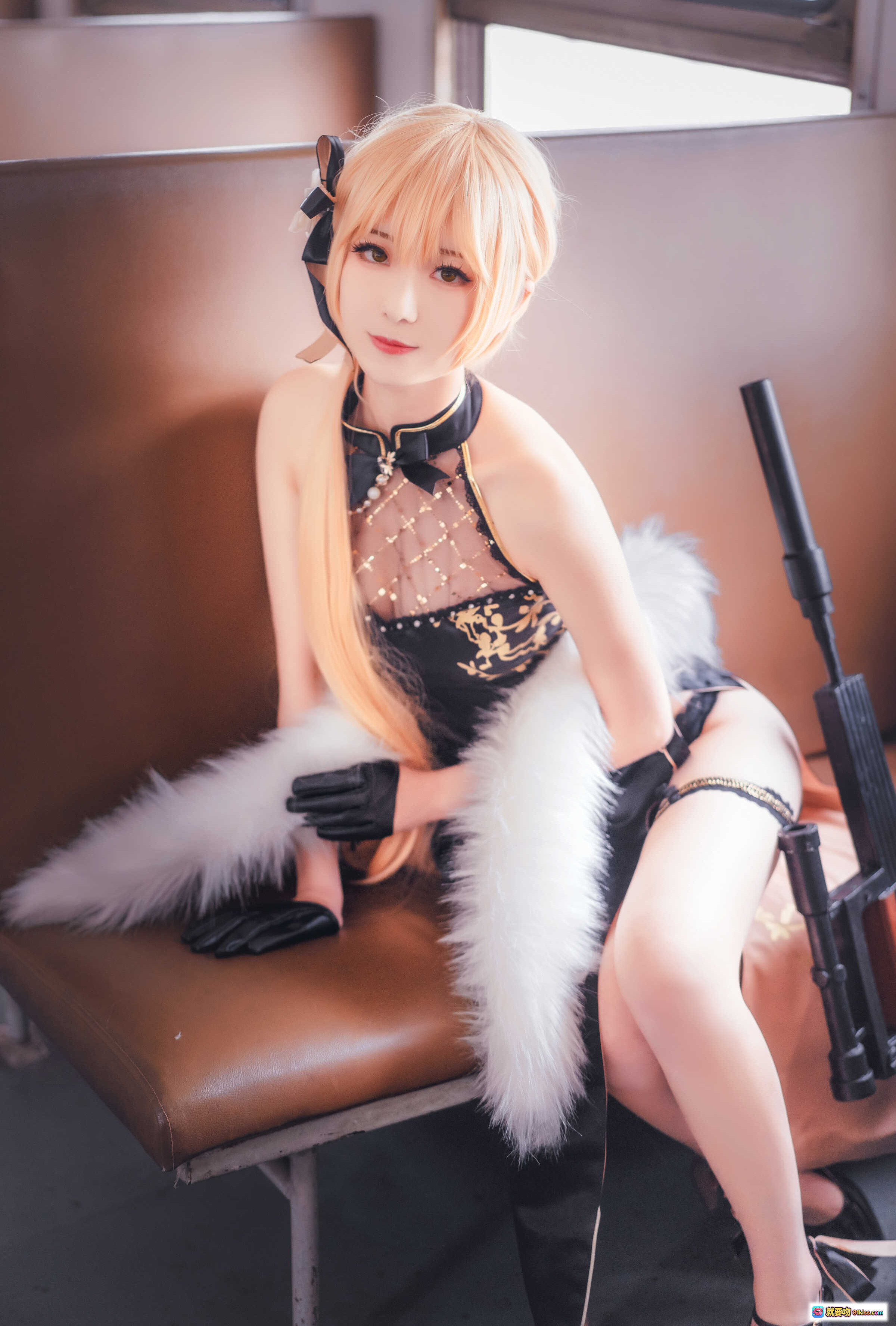 图片[5] - 弥音音NO.030紫雨心cosplay写真｜黑丝蕾丝旗袍持枪少女｜复古列车背景光影大片 - 就要吻