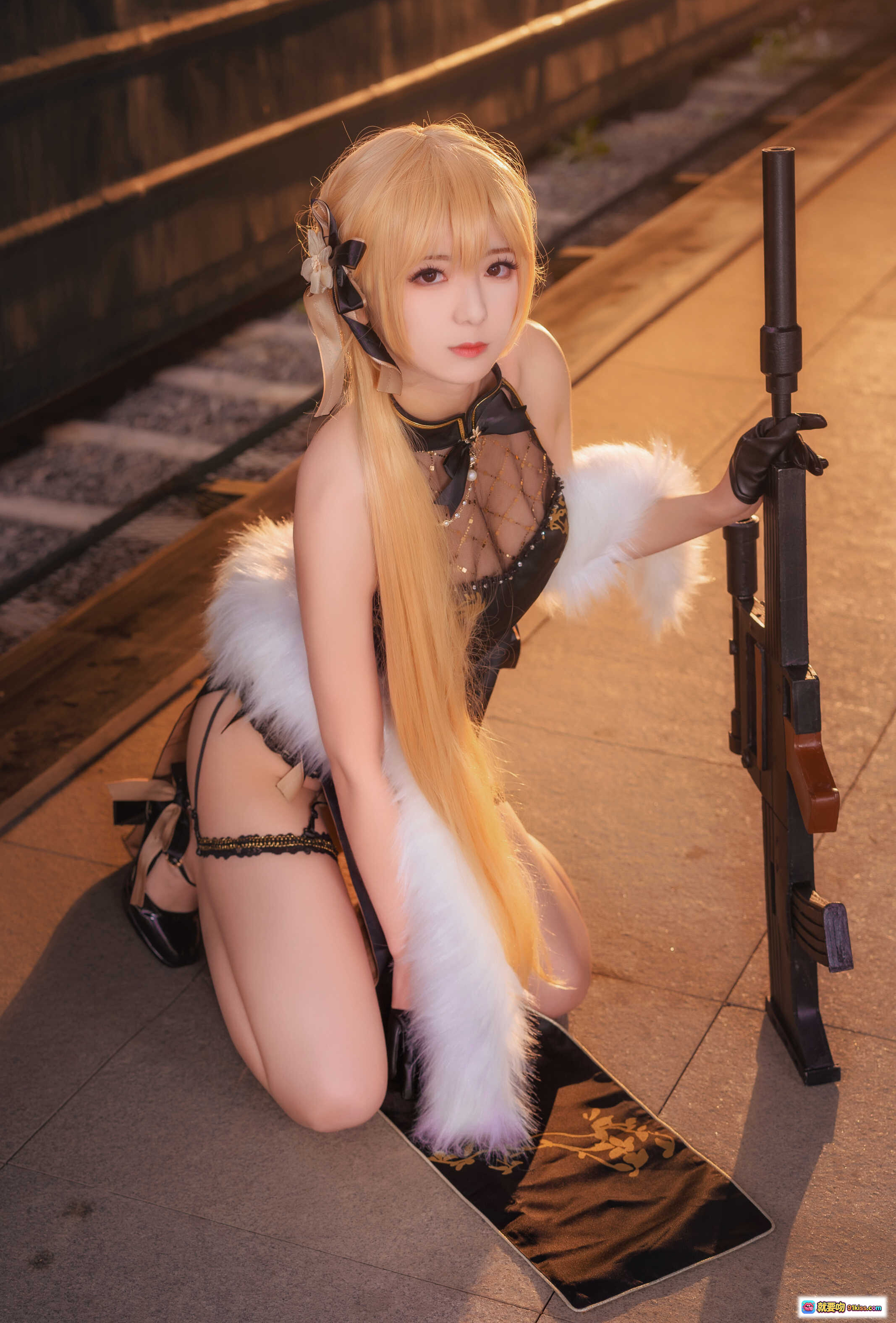图片[6] - 弥音音NO.030紫雨心cosplay写真｜黑丝蕾丝旗袍持枪少女｜复古列车背景光影大片 - 就要吻