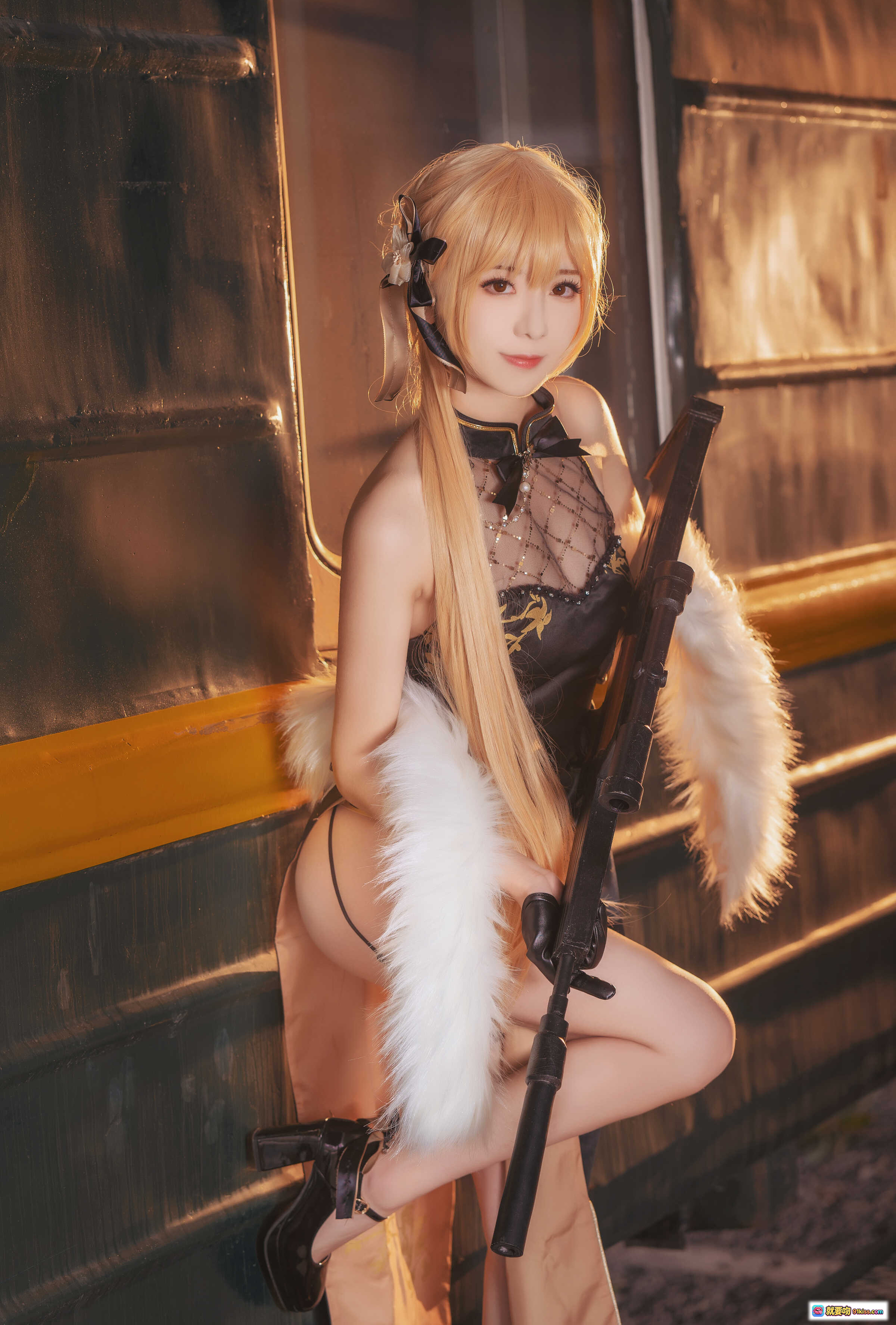 图片[10] - 弥音音NO.030紫雨心cosplay写真｜黑丝蕾丝旗袍持枪少女｜复古列车背景光影大片 - 就要吻