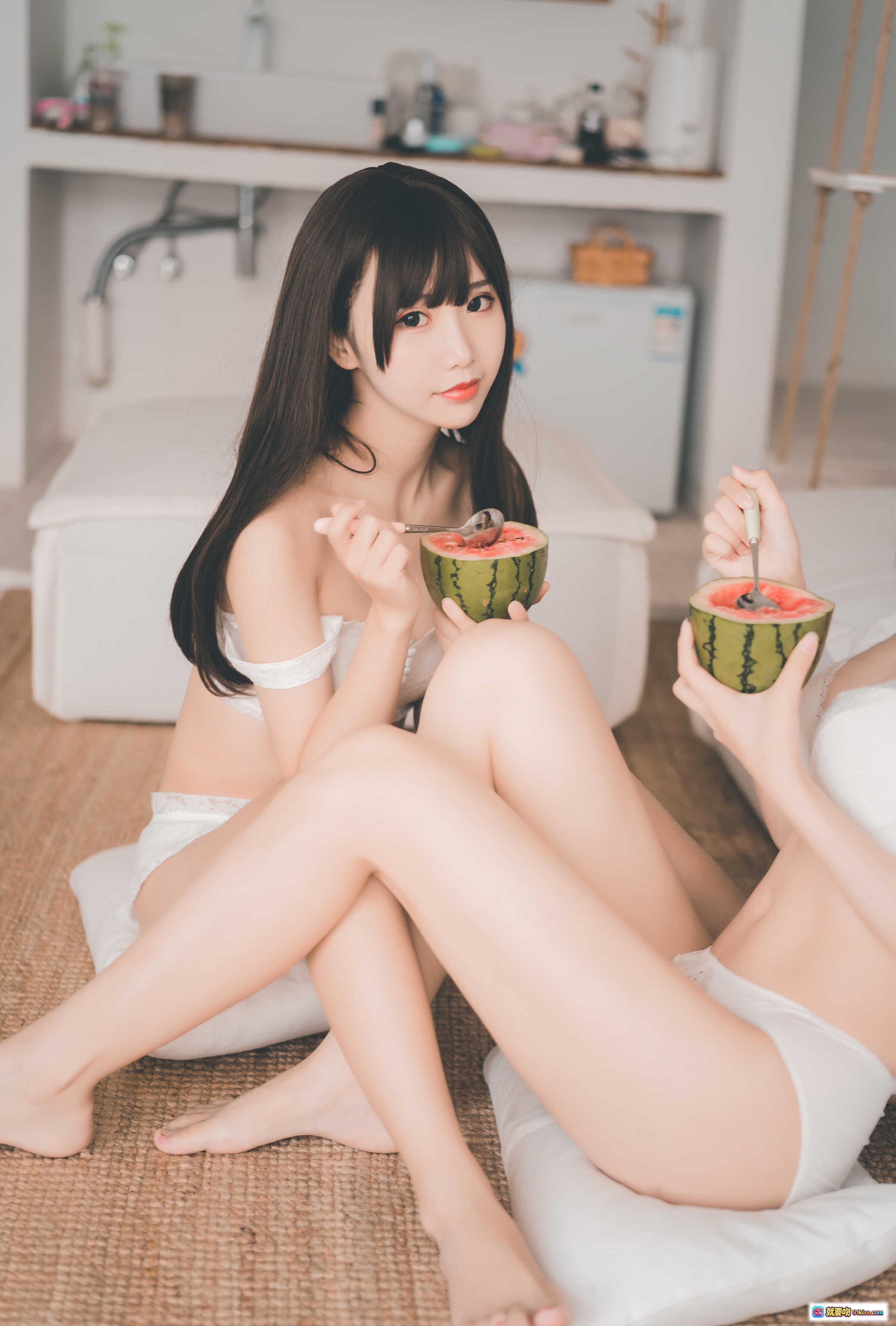 图片[10] - 香草喵露露NO.008饼饼与香草喵23P清新内衣写真·西瓜甜点·居家风·双人互动·蕾丝边白内衣·温柔少女感 - 就要吻