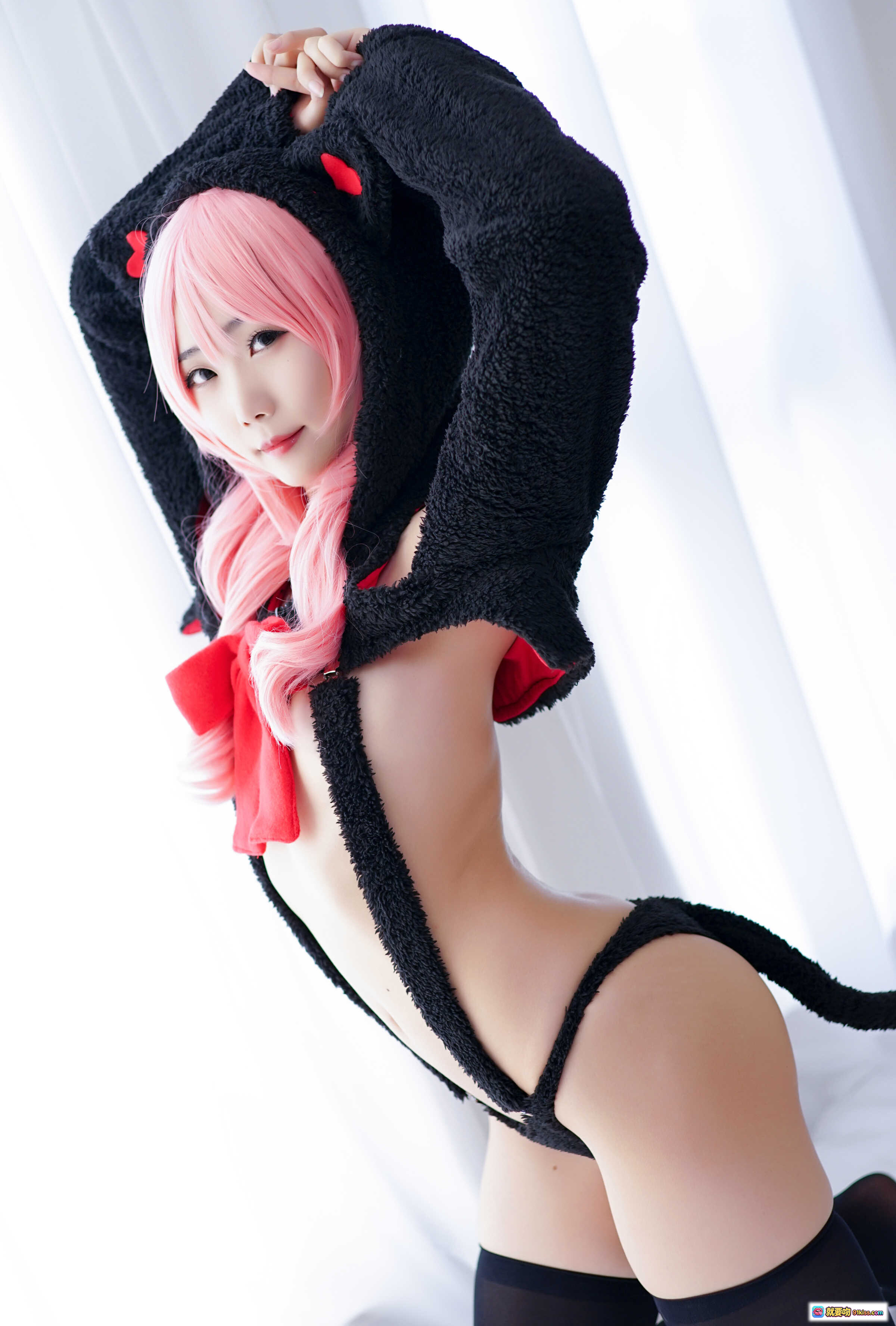 图片[4] - 曉美媽 NO.022 礼物喵喵 黑丝美腿 粉发猫耳 Cosplay 43P高清写真集 - 就要吻