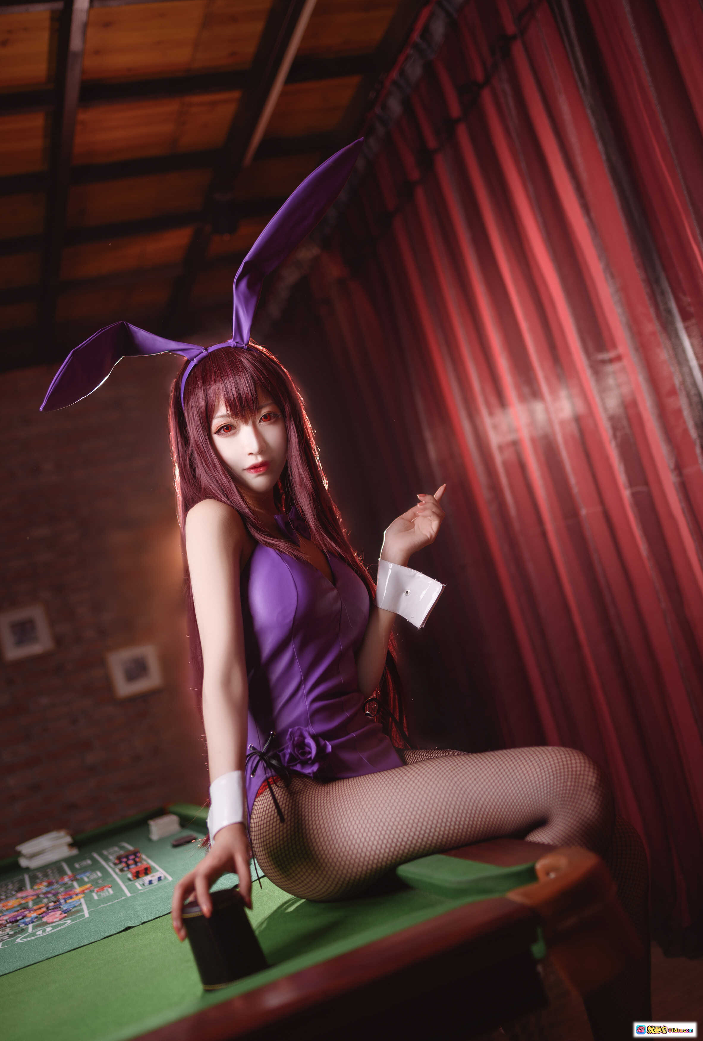 图片[9] - Shika小鹿鹿NO.059兔女郎师匠Cosplay写真｜紫色兔耳+网袜高跟+酒吧场景+11P高清图集 - 就要吻