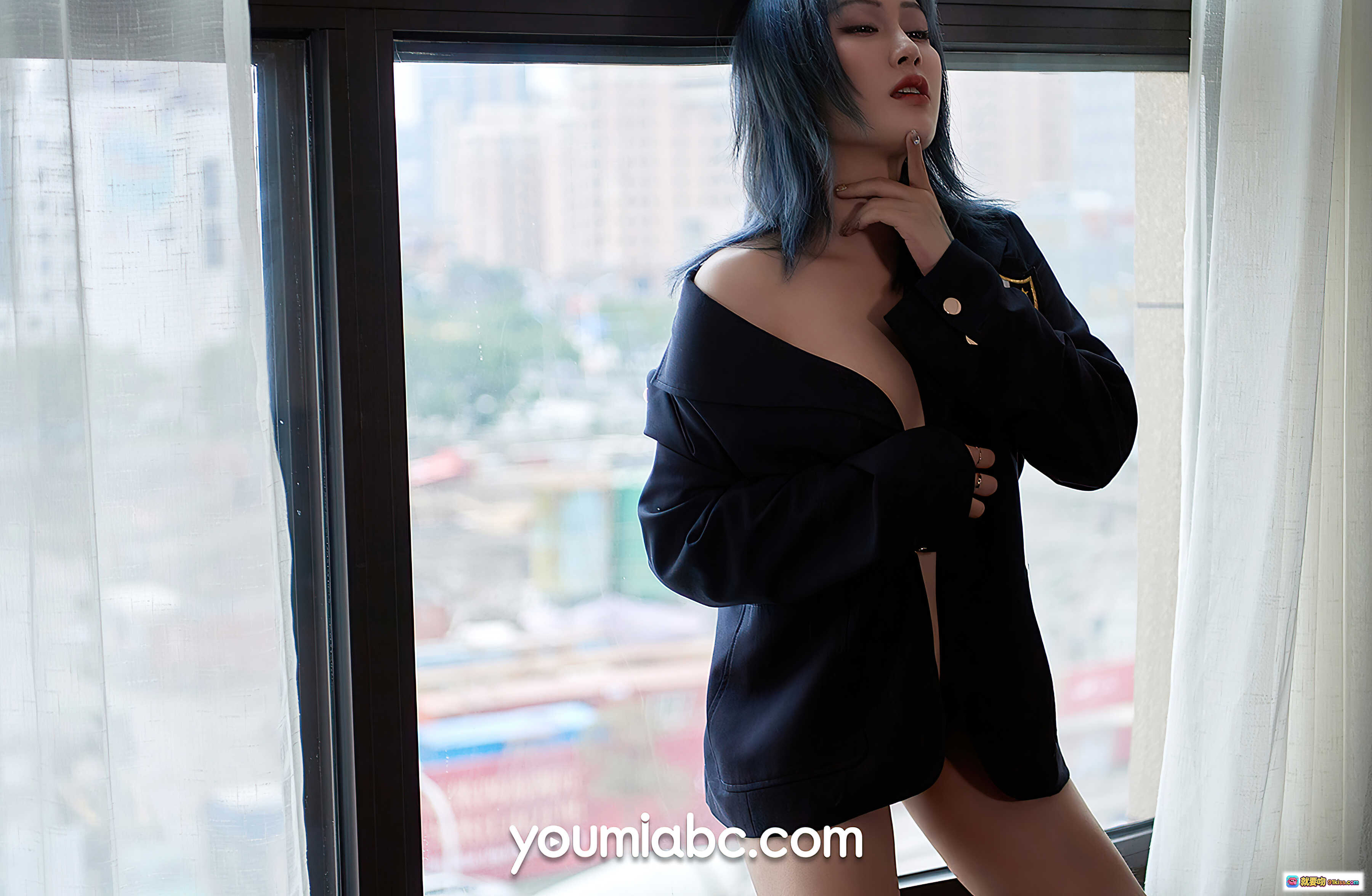 图片[3] - 孙Amber黑西装制服写真  window边性感姿态 腿部玫瑰纹身  YouMi尤蜜2020.08.13缠绵挚爱系列 - 就要吻