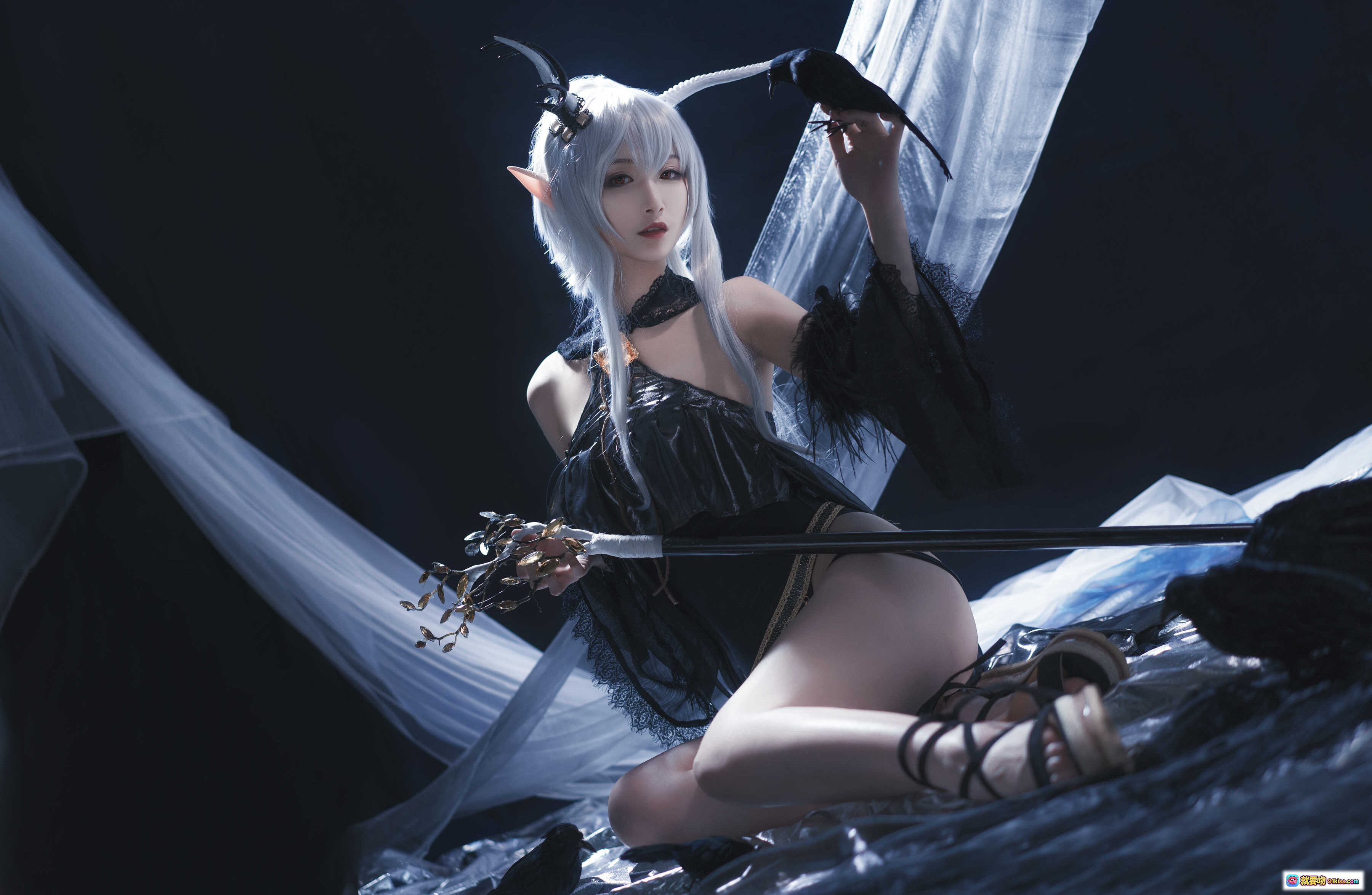 图片[7] - 铁板烧鬼舞w NO.011 闪灵 Cosplay 白发精灵耳 黑色哥特风 金色饰品 暗黑系写真 18P 207M - 就要吻