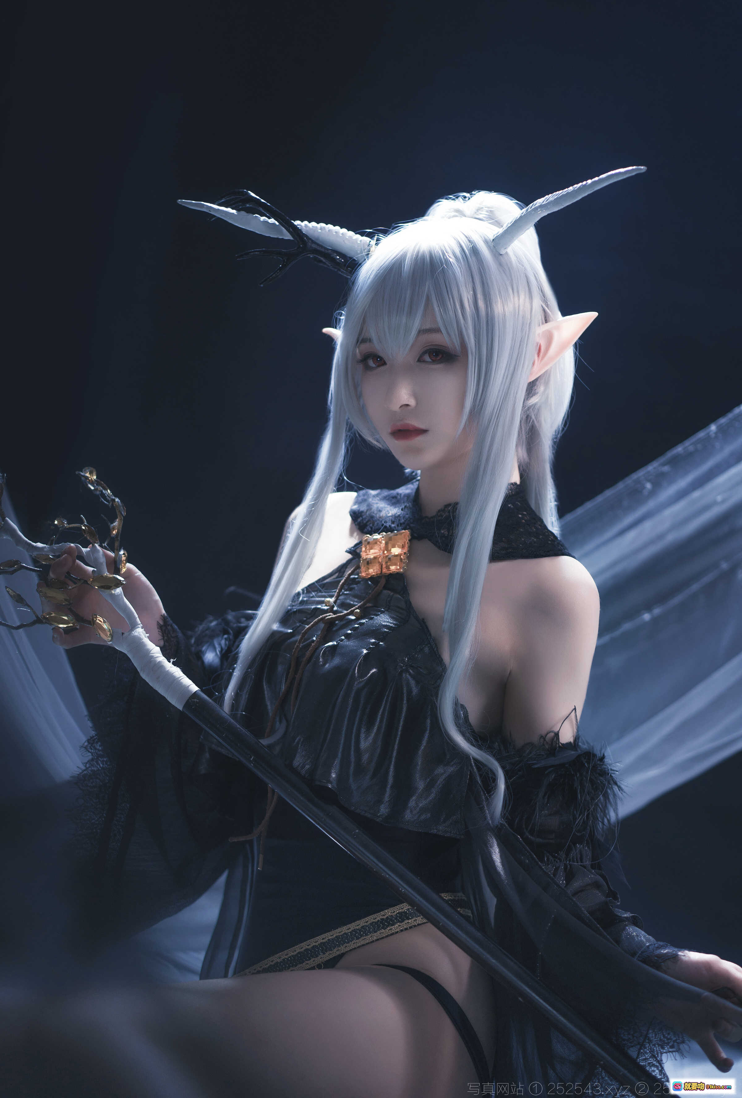 图片[10] - 铁板烧鬼舞w NO.011 闪灵 Cosplay 白发精灵耳 黑色哥特风 金色饰品 暗黑系写真 18P 207M - 就要吻