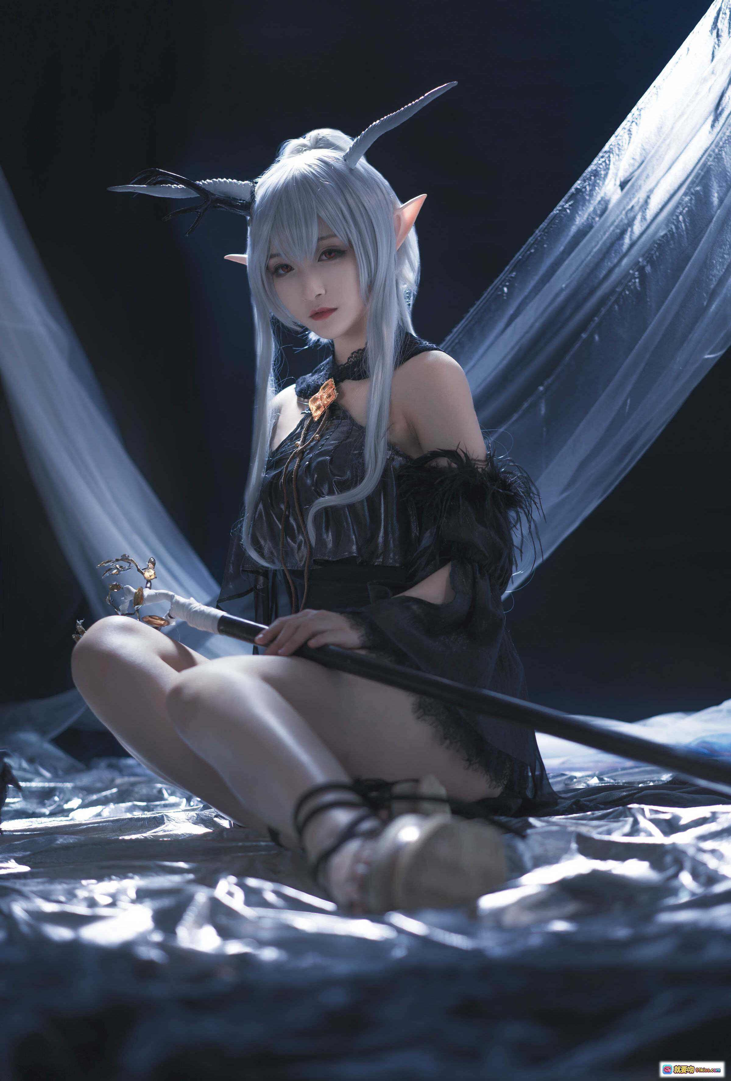 图片[8] - 铁板烧鬼舞w NO.011 闪灵 Cosplay 白发精灵耳 黑色哥特风 金色饰品 暗黑系写真 18P 207M - 就要吻