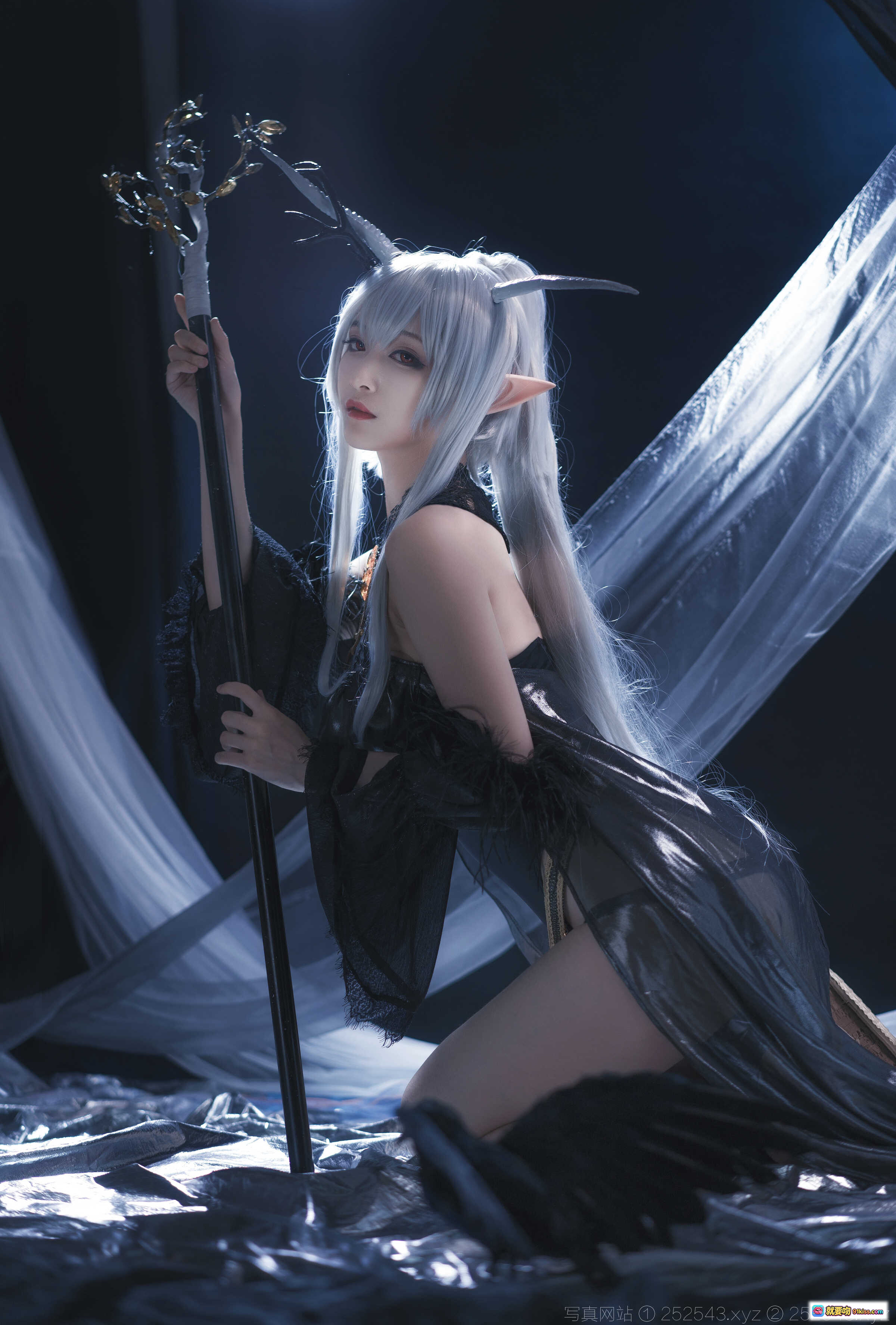 图片[3] - 铁板烧鬼舞w NO.011 闪灵 Cosplay 白发精灵耳 黑色哥特风 金色饰品 暗黑系写真 18P 207M - 就要吻