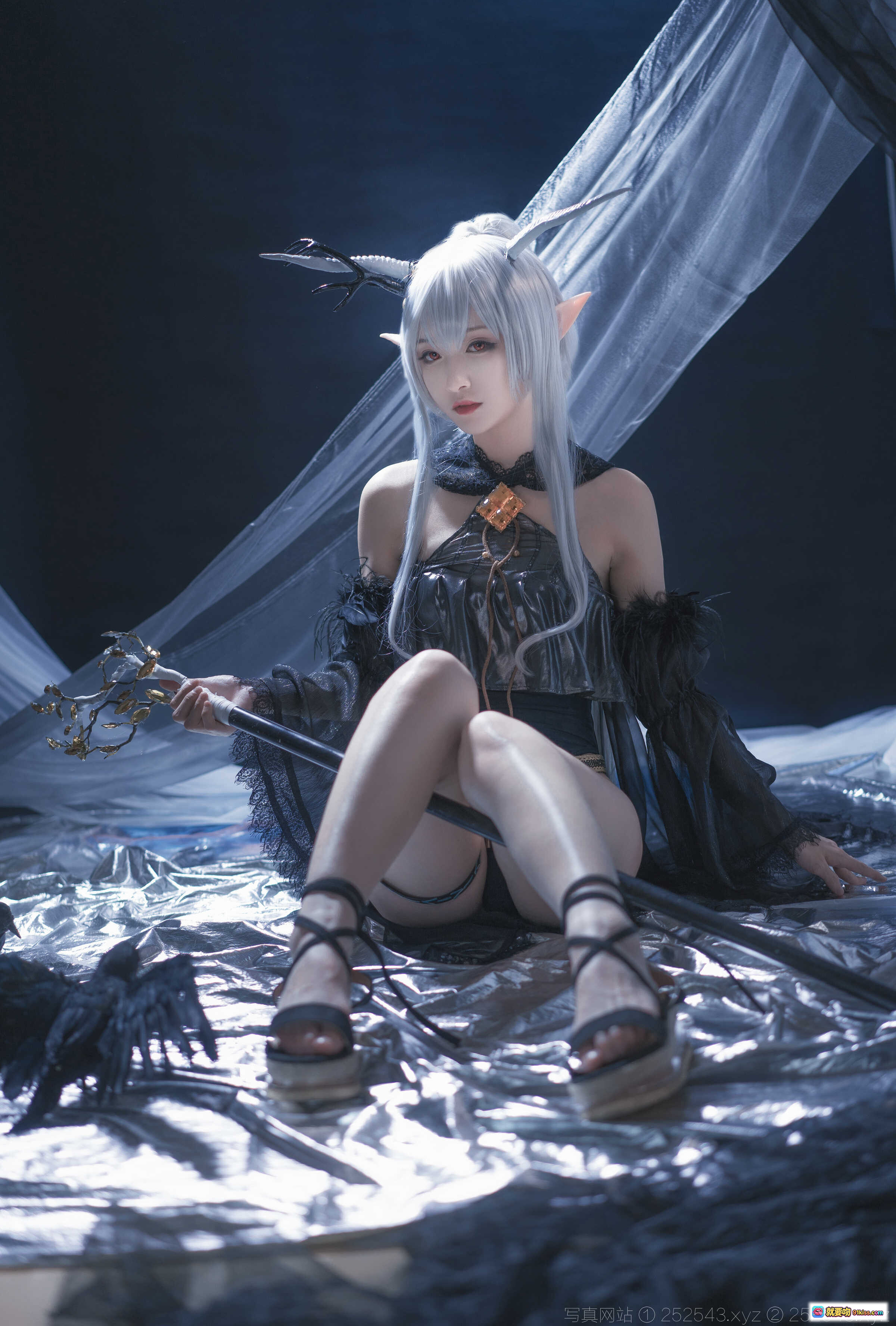 图片[9] - 铁板烧鬼舞w NO.011 闪灵 Cosplay 白发精灵耳 黑色哥特风 金色饰品 暗黑系写真 18P 207M - 就要吻