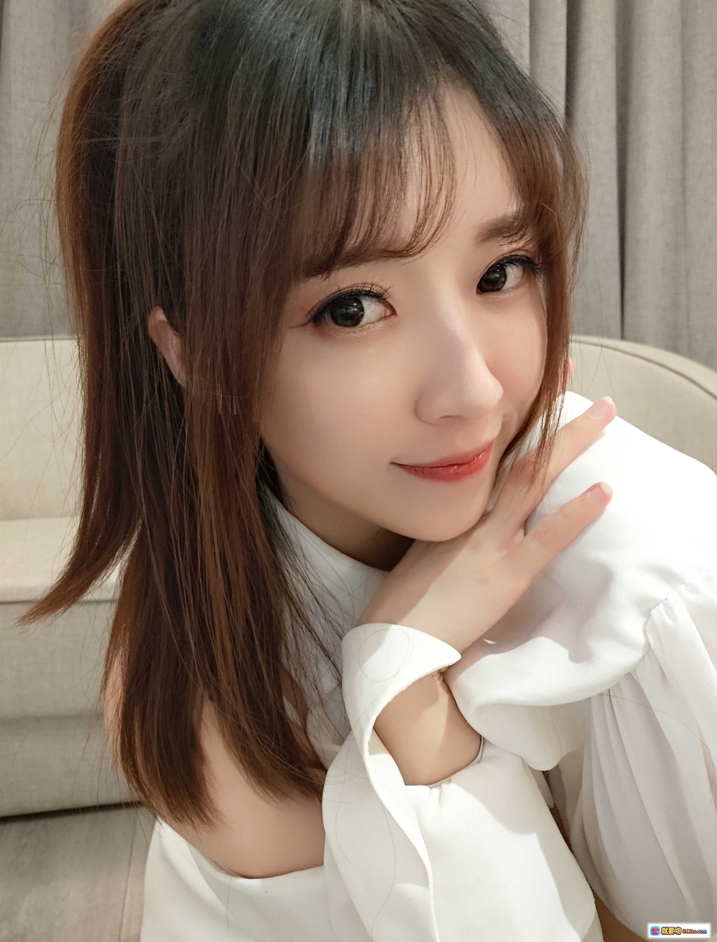 图片[9] - 小女巫露娜NO.004条纹提花白衬衣+绑带丝袜+尖头高跟 美腿写真39P220MB - 就要吻