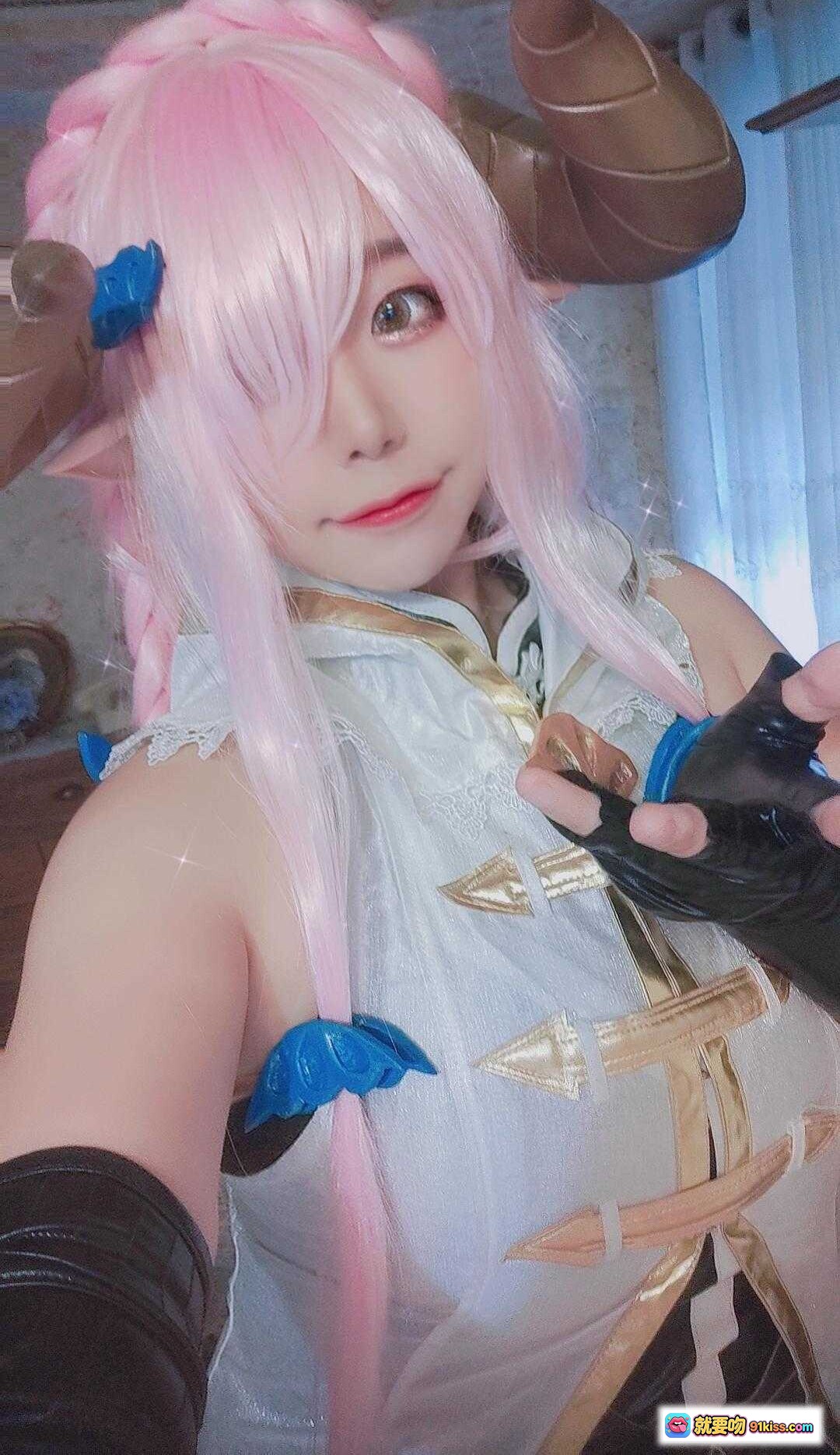 图片[8] - 穆零Mu0 NO.19 碧蓝幻想娜露梅亚cosplay 粉发羊角造型 黑手套白裙装 二次元角色扮演 精致还原写真 - 就要吻