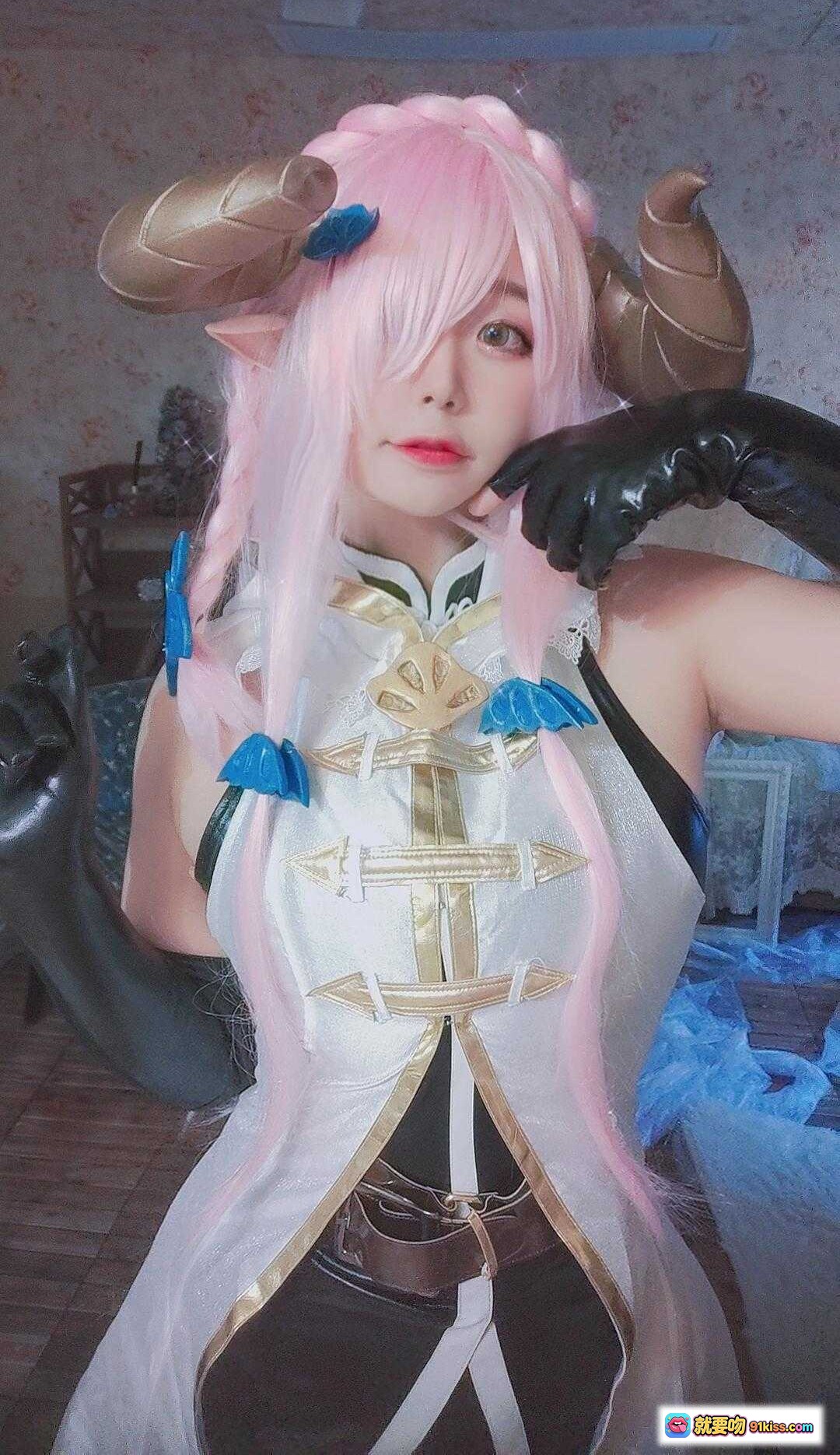 图片[7] - 穆零Mu0 NO.19 碧蓝幻想娜露梅亚cosplay 粉发羊角造型 黑手套白裙装 二次元角色扮演 精致还原写真 - 就要吻