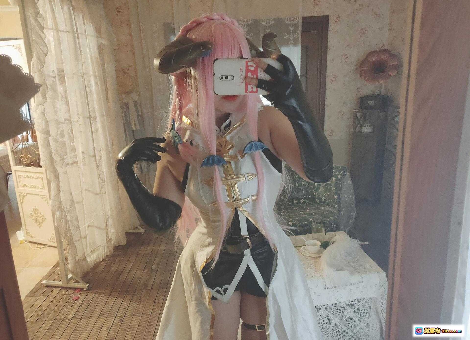 图片[9] - 穆零Mu0 NO.19 碧蓝幻想娜露梅亚cosplay 粉发羊角造型 黑手套白裙装 二次元角色扮演 精致还原写真 - 就要吻