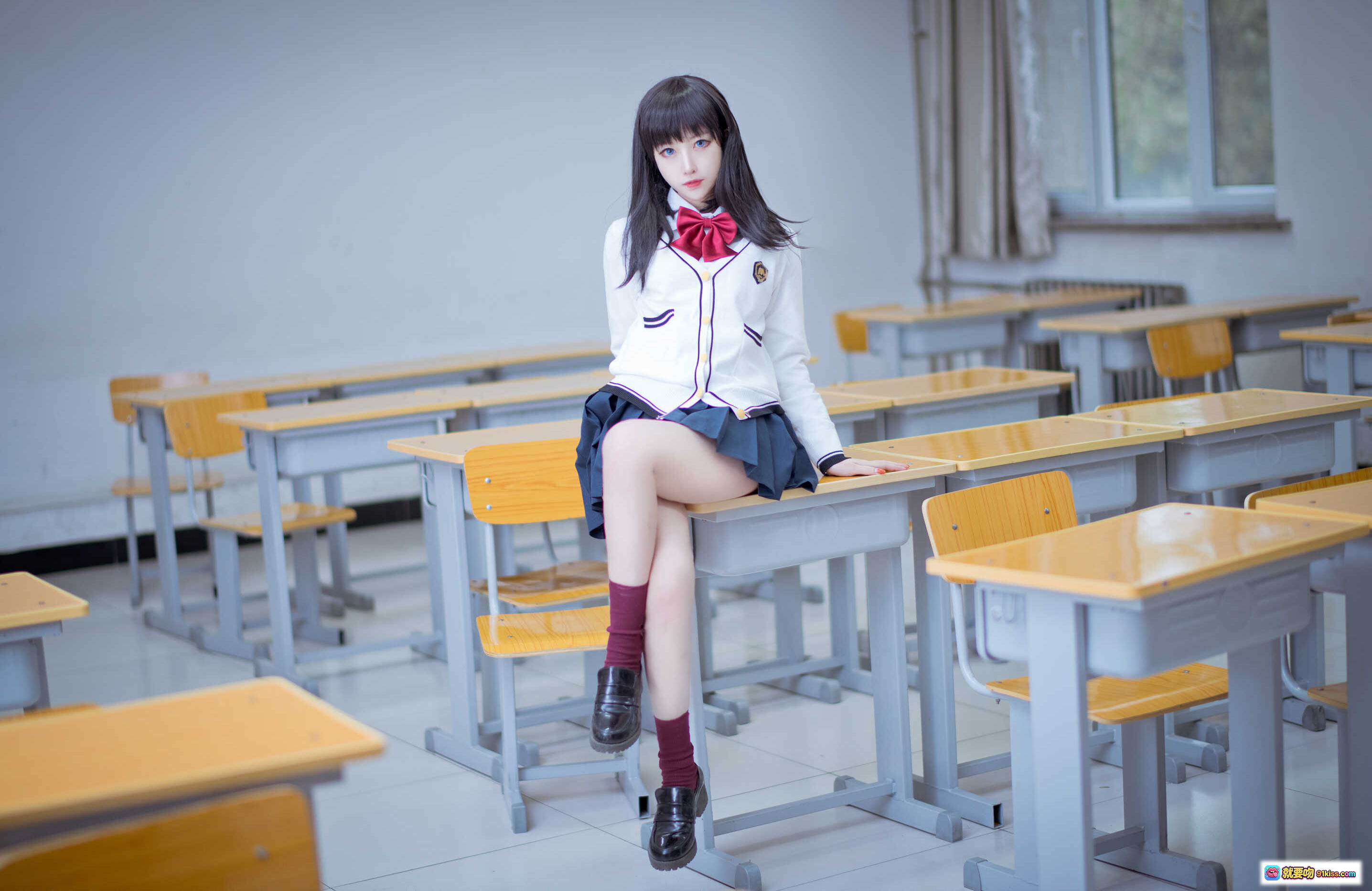 图片[3] - Shika小鹿鹿NO.012六花cosplay写真｜白制服红领结蓝瞳少女｜精致妆容双马尾造型｜高清10P美图合集 - 就要吻
