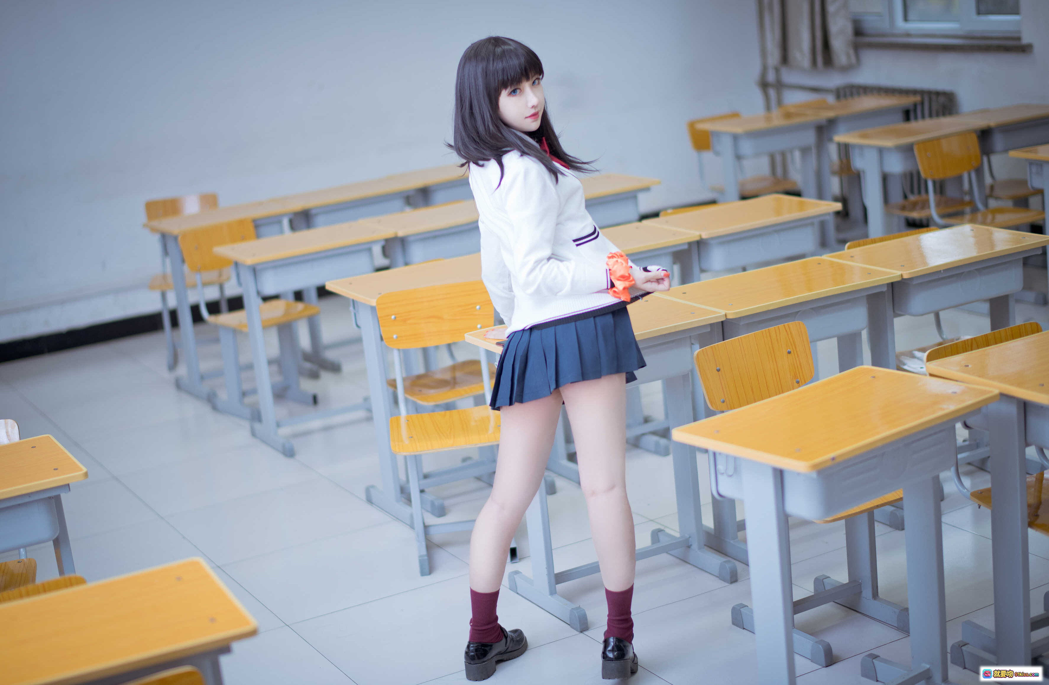 图片[8] - Shika小鹿鹿NO.012六花cosplay写真｜白制服红领结蓝瞳少女｜精致妆容双马尾造型｜高清10P美图合集 - 就要吻