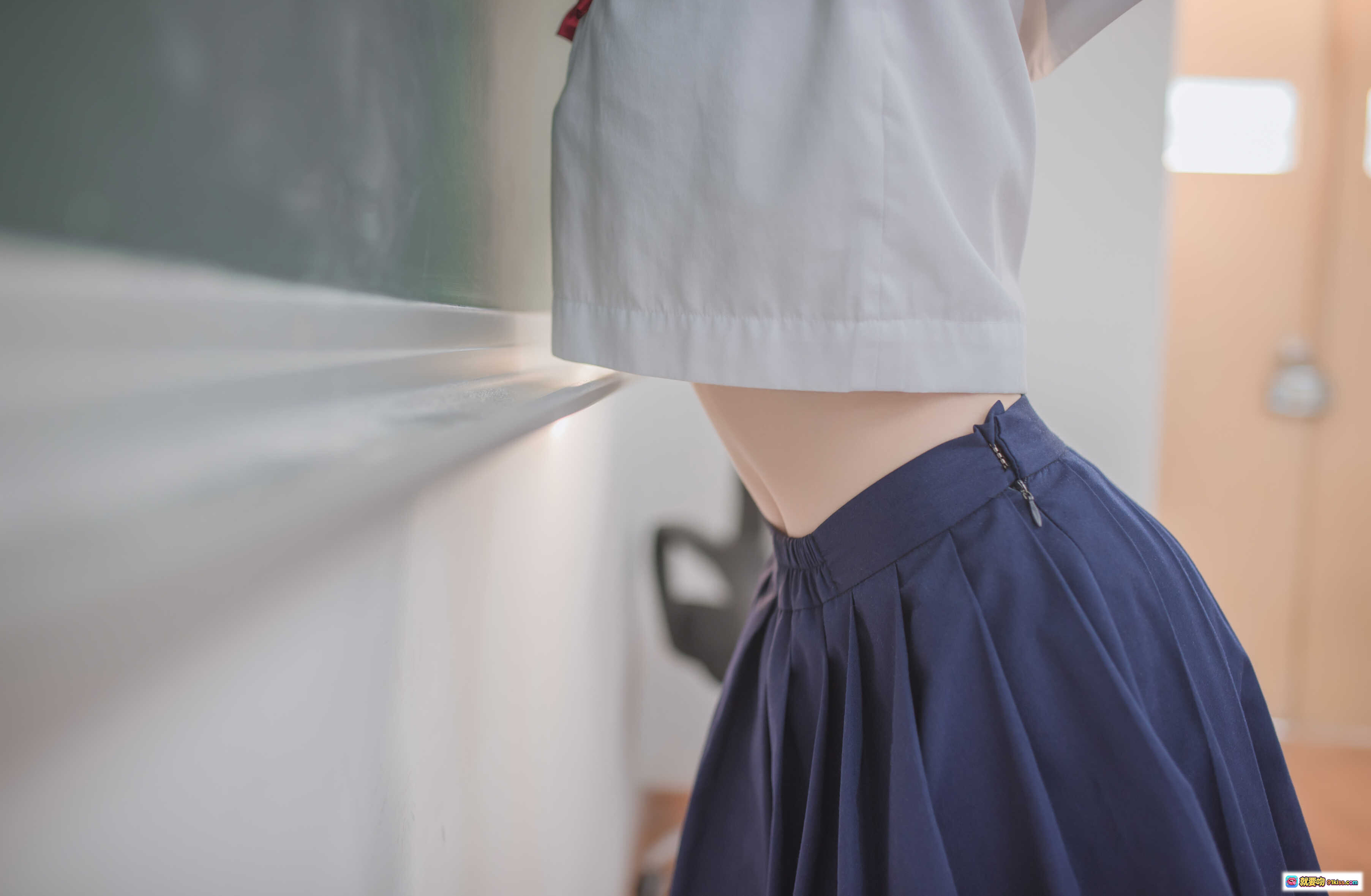 图片[4] - 白金saki黑丝水手服教室写真 美腿翘臀学生制服诱惑 50P高清图集 - 就要吻